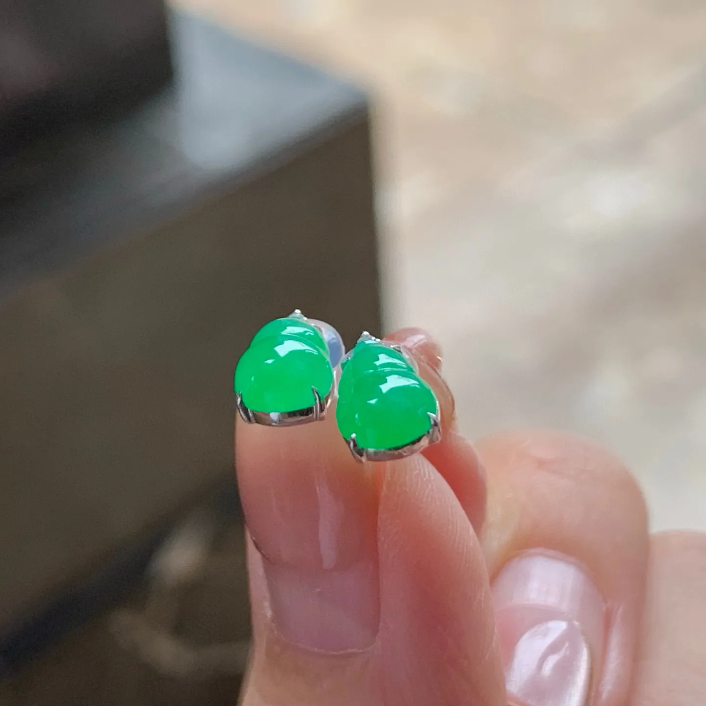 满色葫芦耳钉
真金镶嵌 精致