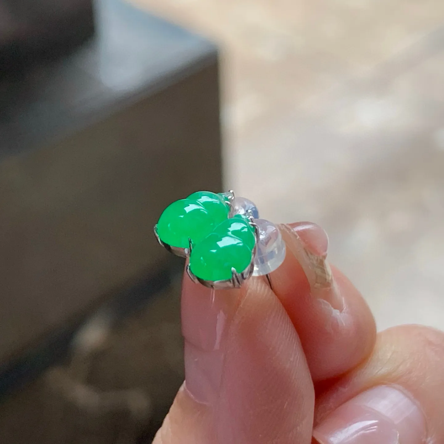 满色葫芦耳钉
真金镶嵌 精致