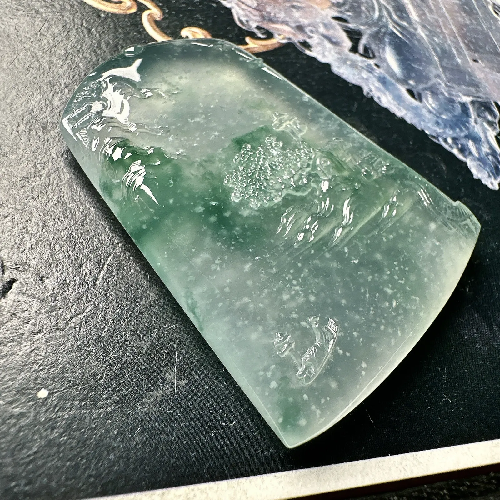 【冰种飘花山水】莫西沙老坑料，种地很不错，冰感十足，通透度好，画面感强烈，稀有的好山水