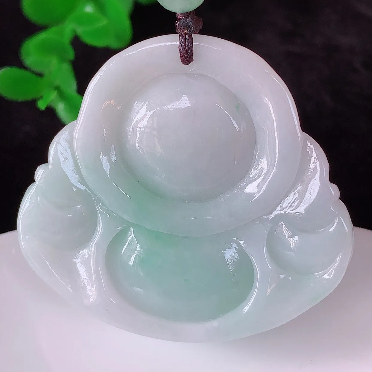 自然光实拍，大件厚装冰润冰糯种飘阳绿翡翠佛公吊坠，饱满 佛公亦保平安，寓意有福（佛公）相伴，配戴优雅迷人！#46.7