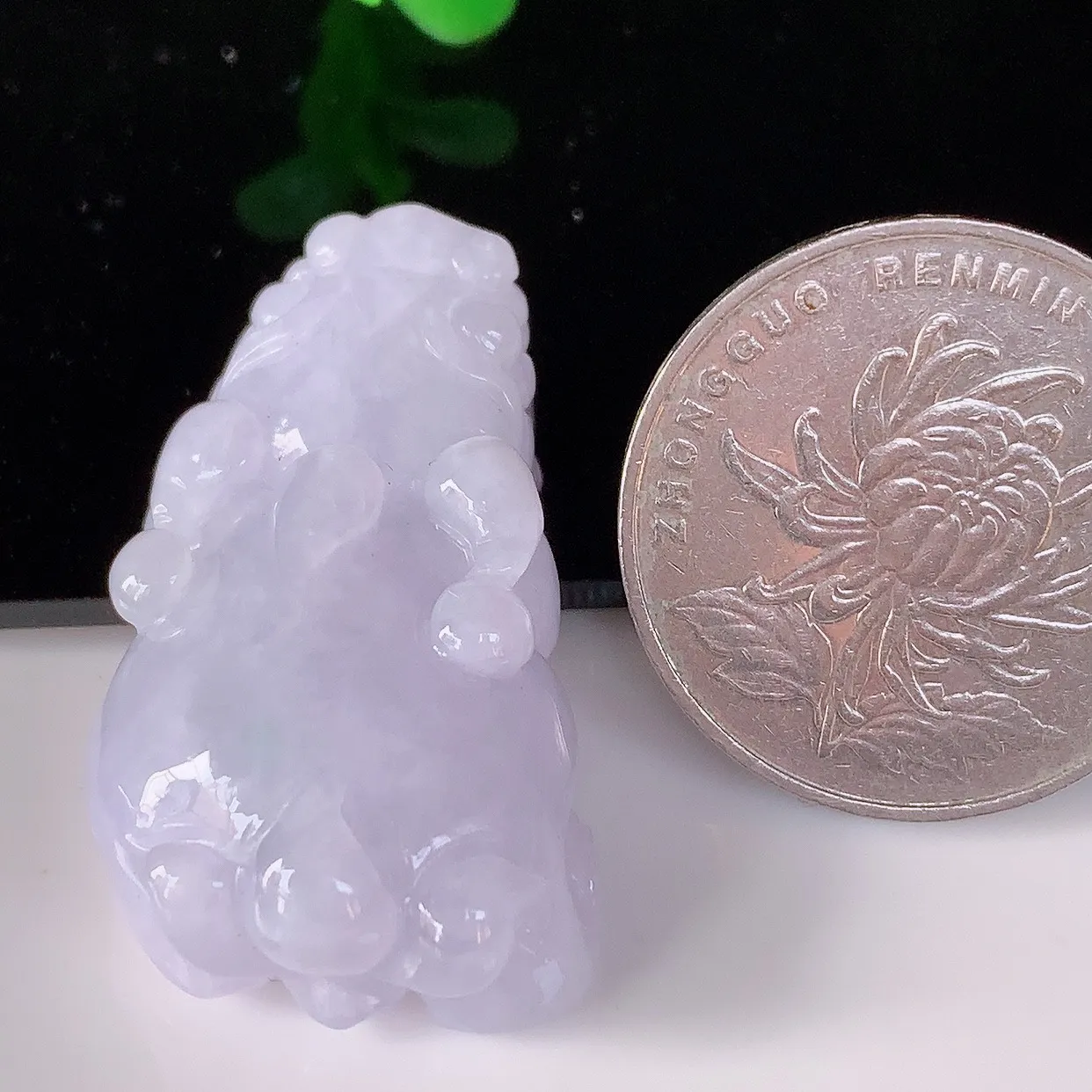 自然光实拍 冰润冰糯种紫罗兰翡翠招财貔貅吊坠，民间有“一摸貔貅运程旺盛，再摸貔貅财运滚滚，三摸貔貅平步青云 ”的美好祝愿。#57.7