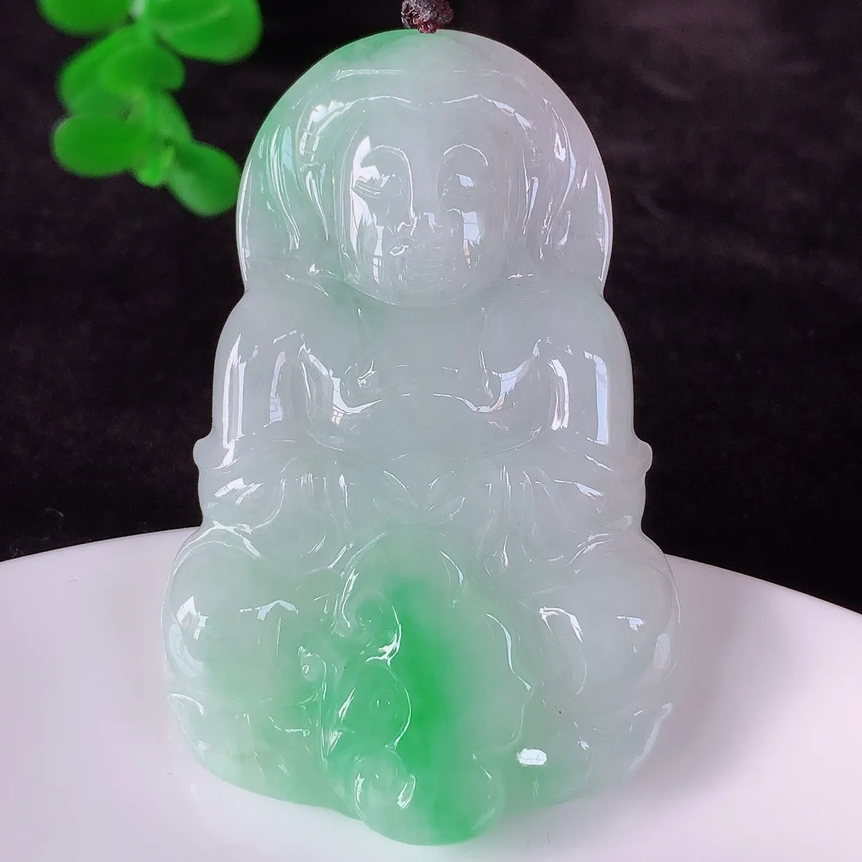 自然光实拍，冰糯种飘阳绿翡翠观音吊坠，赐福翡翠观音，翠色迷人 观音面相端庄，佩戴时尚出众！#46.7