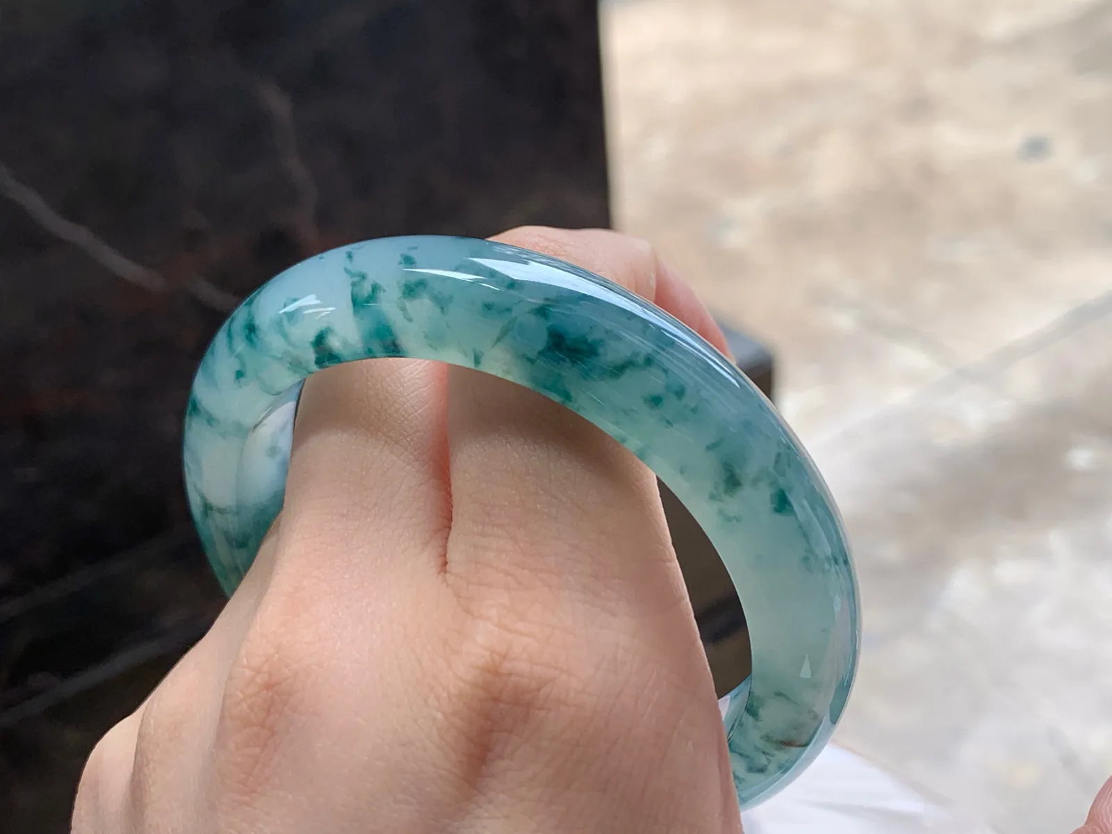 冰种飘花手镯
清爽57.4/12.8/9mm