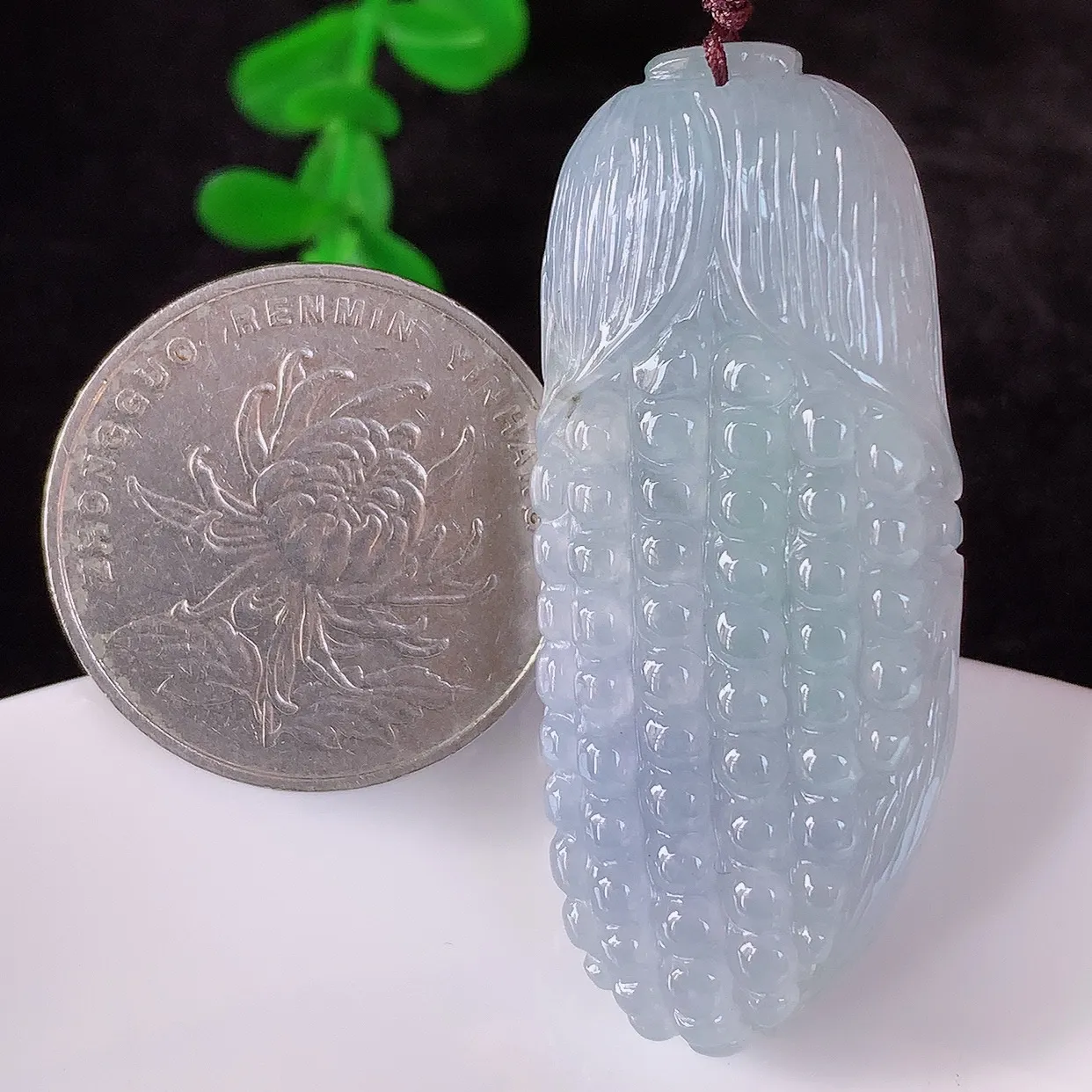 自然光实拍 冰润冰糯种春彩翡翠多子多福吊坠，种老水足，翠色灵动，寓意美好，佩戴时尚出众！#41.7