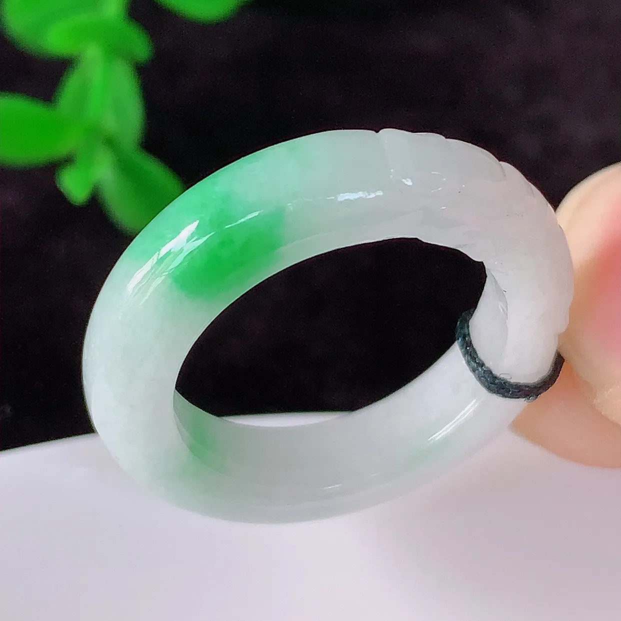 自然光实拍 冰润冰糯种飘阳绿双龙戏珠17.8mm内径翡翠指环，玉戒指，玉质莹润，好精美好冰润的指环，14圈口，上手纤巧！#1.7