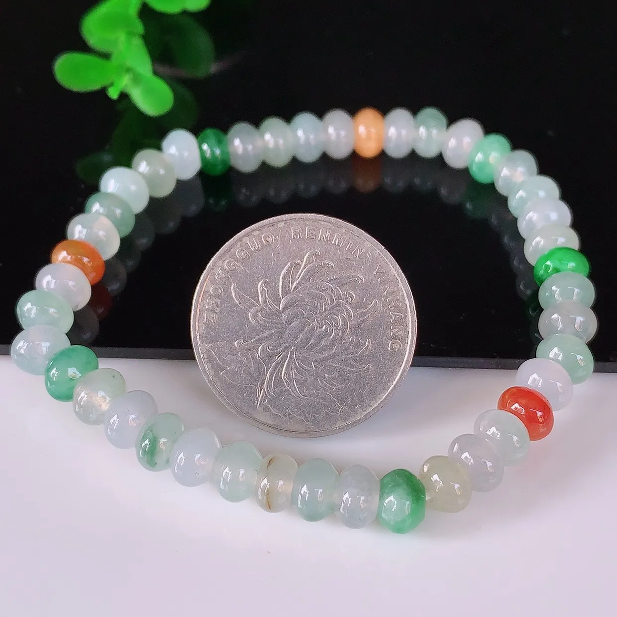 自然光实拍 冰润冰种多彩算盘珠翡翠手串手链 种老水足，冰清玉润  颜色漂亮  #46.7取一尺寸6*4mm