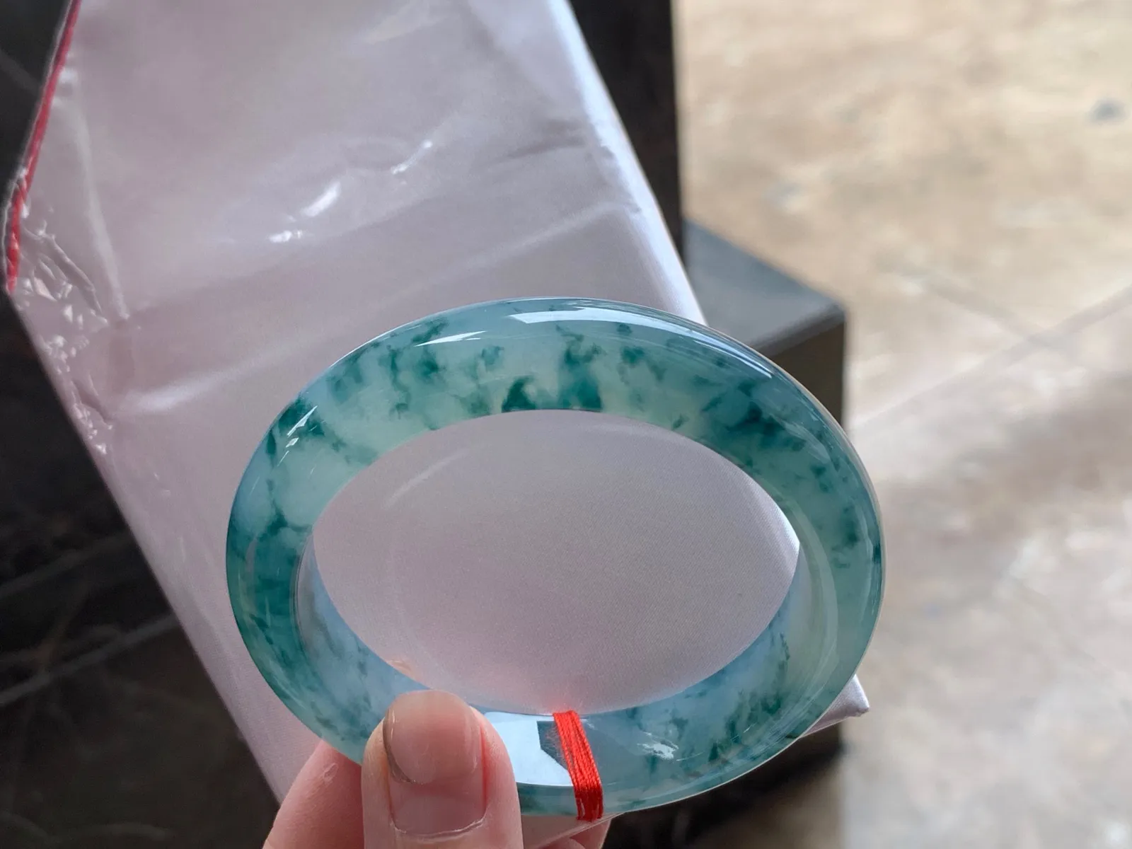 冰种飘花手镯
清爽57.4/12.8/9mm