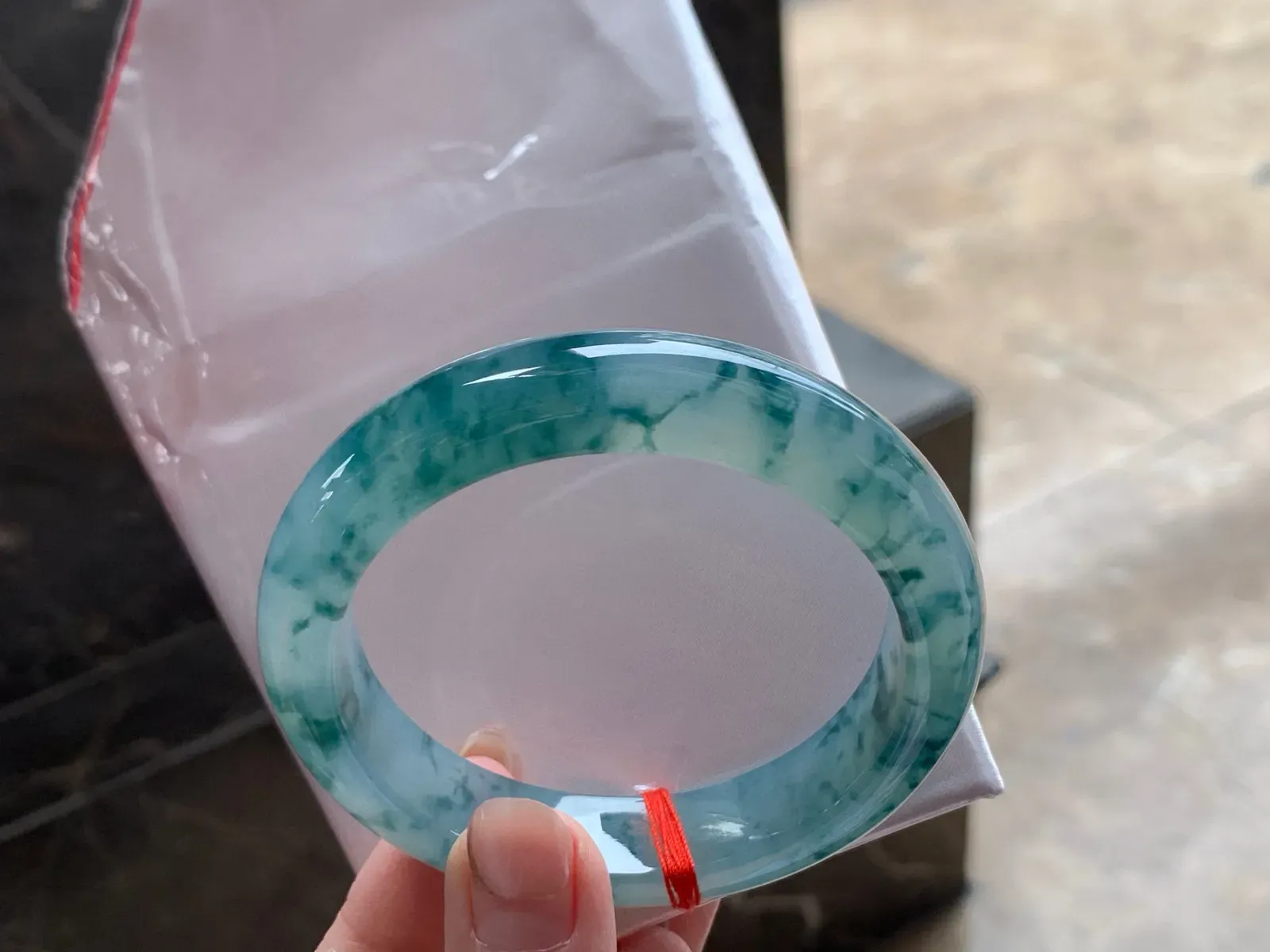 冰种飘花手镯
清爽57.4/12.8/9mm