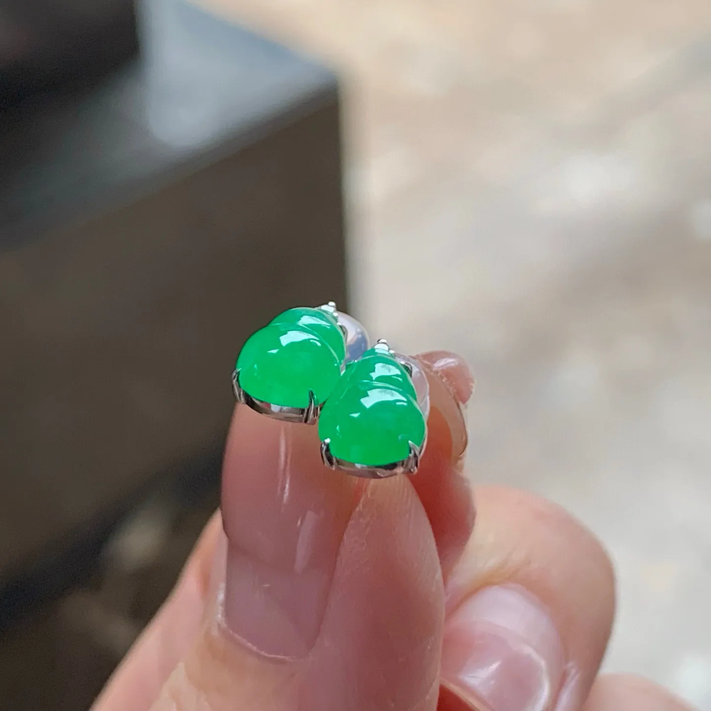 满色葫芦耳钉
真金镶嵌 精致