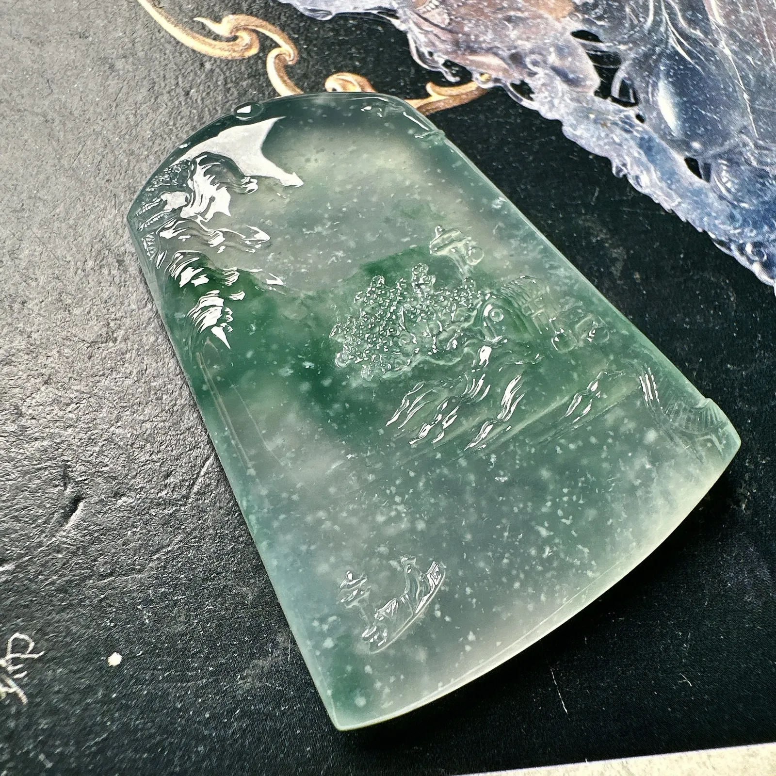 【冰种飘花山水】莫西沙老坑料，种地很不错，冰感十足，通透度好，画面感强烈，稀有的好山水