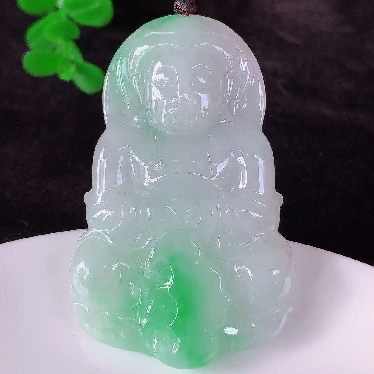 自然光实拍，冰糯种飘阳绿翡翠观音吊坠，赐福翡翠观音，翠色迷人 观音面相端庄，佩戴时尚出众！#46.7
