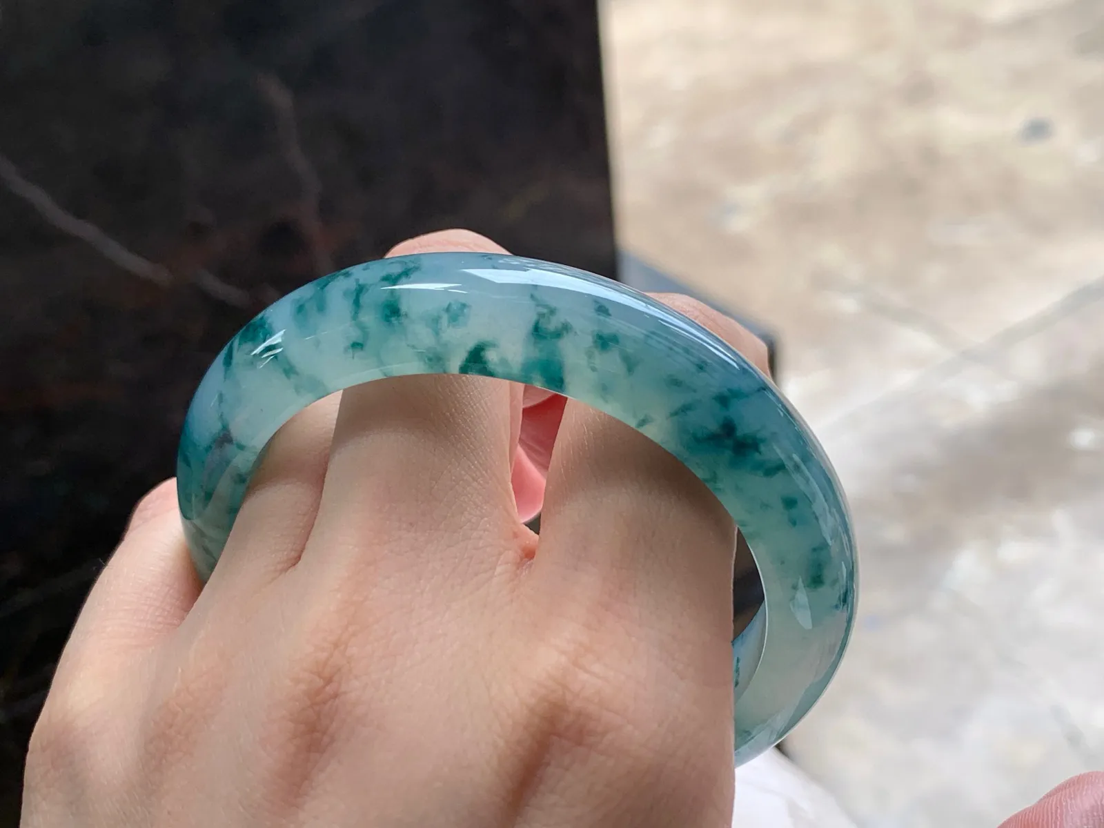 冰种飘花手镯
清爽57.4/12.8/9mm