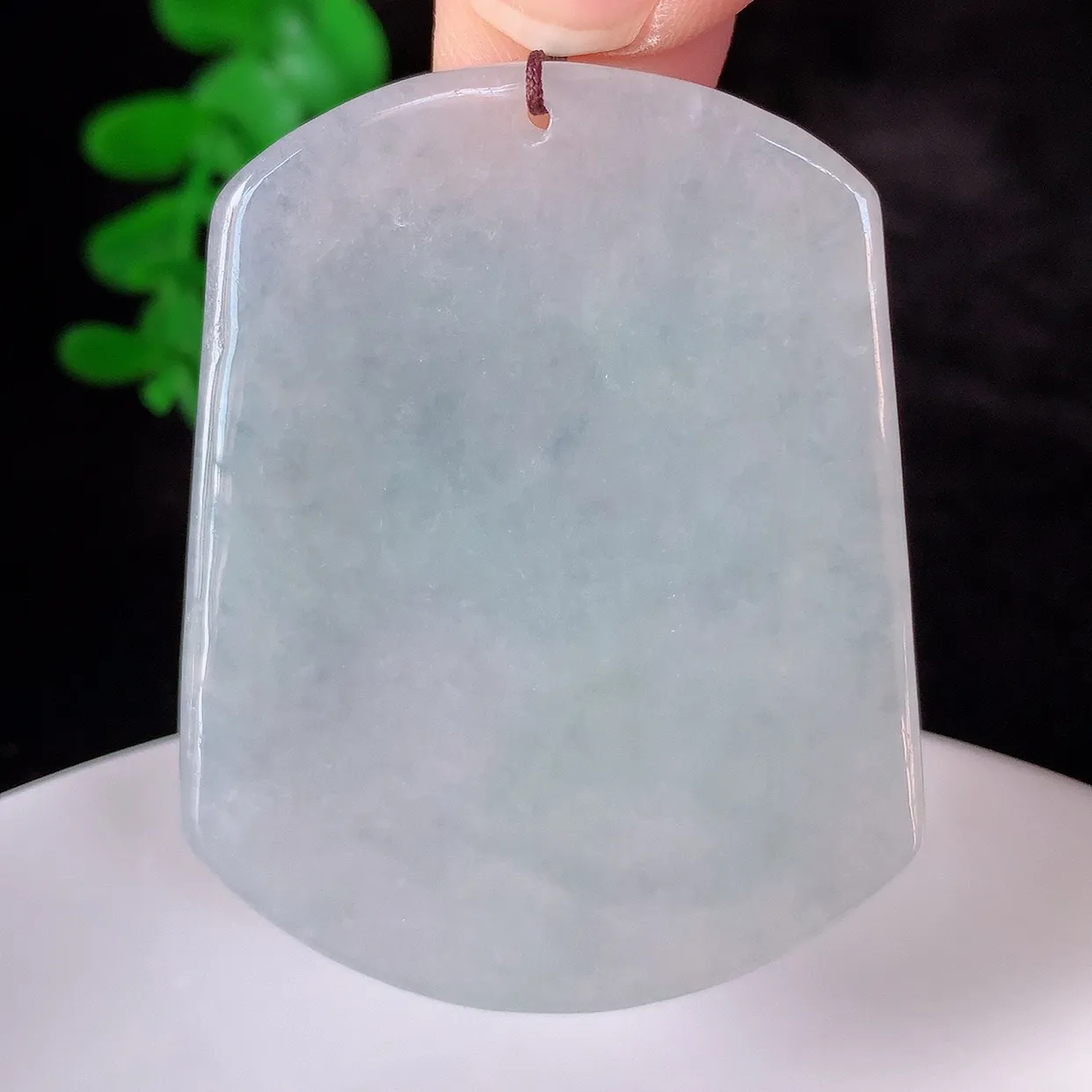 自然光实拍 冰润冰种翡翠生肖马吊坠，马上有钱，种老水足，翠色灵动，寓意美好，佩戴时尚出众！#60.7
