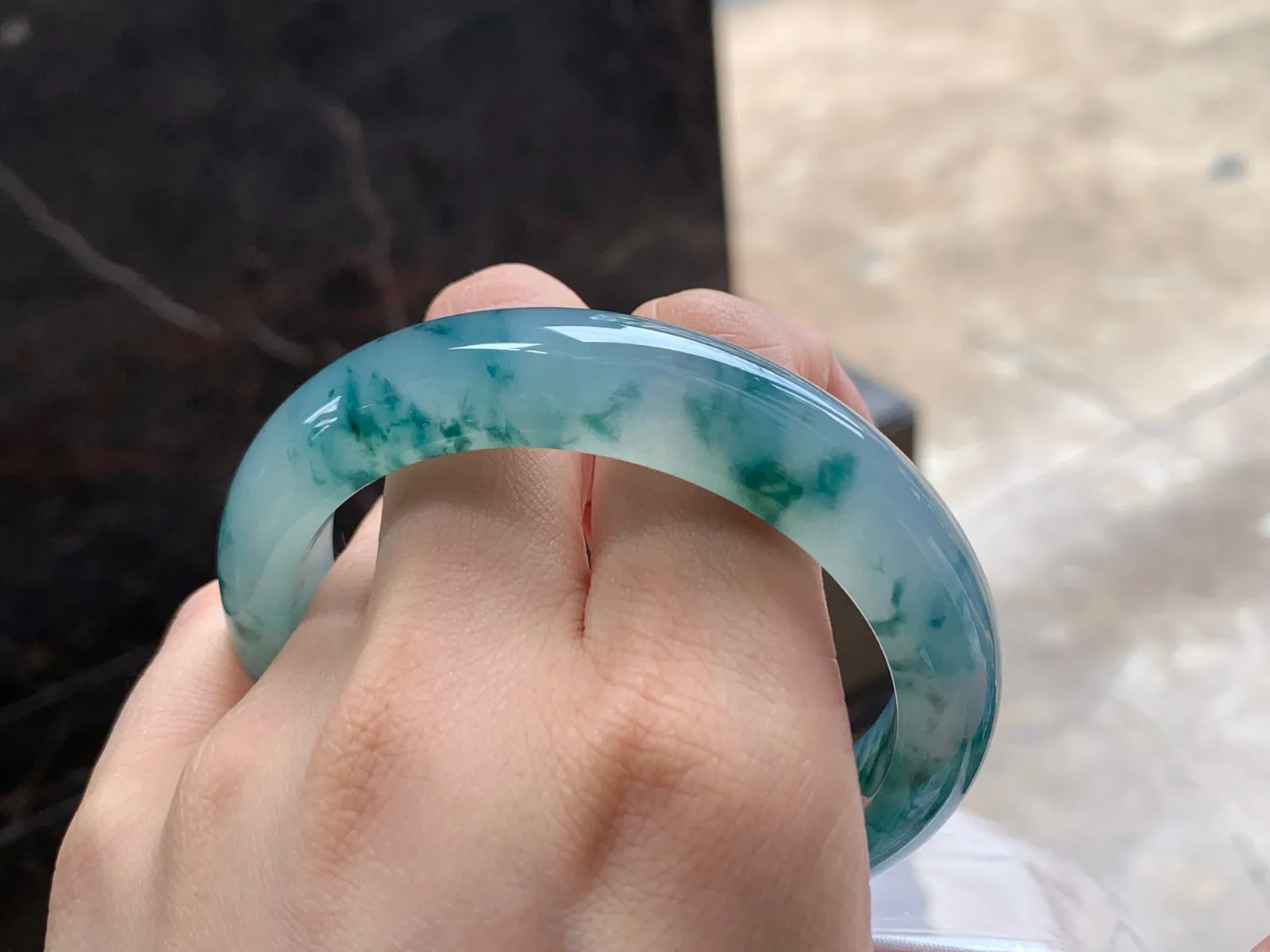 冰种飘花手镯
清爽57.4/12.8/9mm
