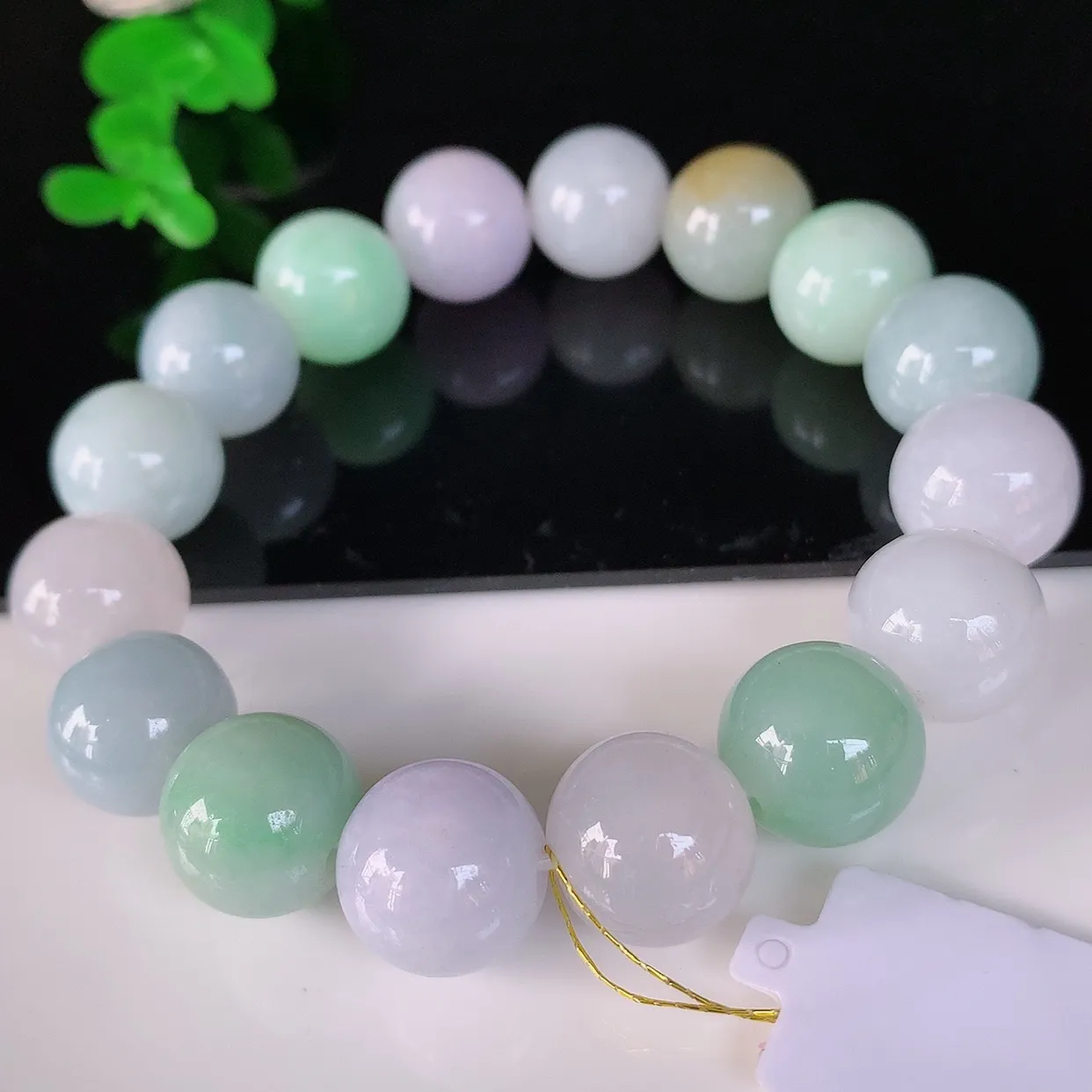 自然光实拍 冰润冰糯种多彩大颗圆珠翡翠手串手链，种老水足，冰清玉润  颜色漂亮  #35.7取一尺寸13.5mm