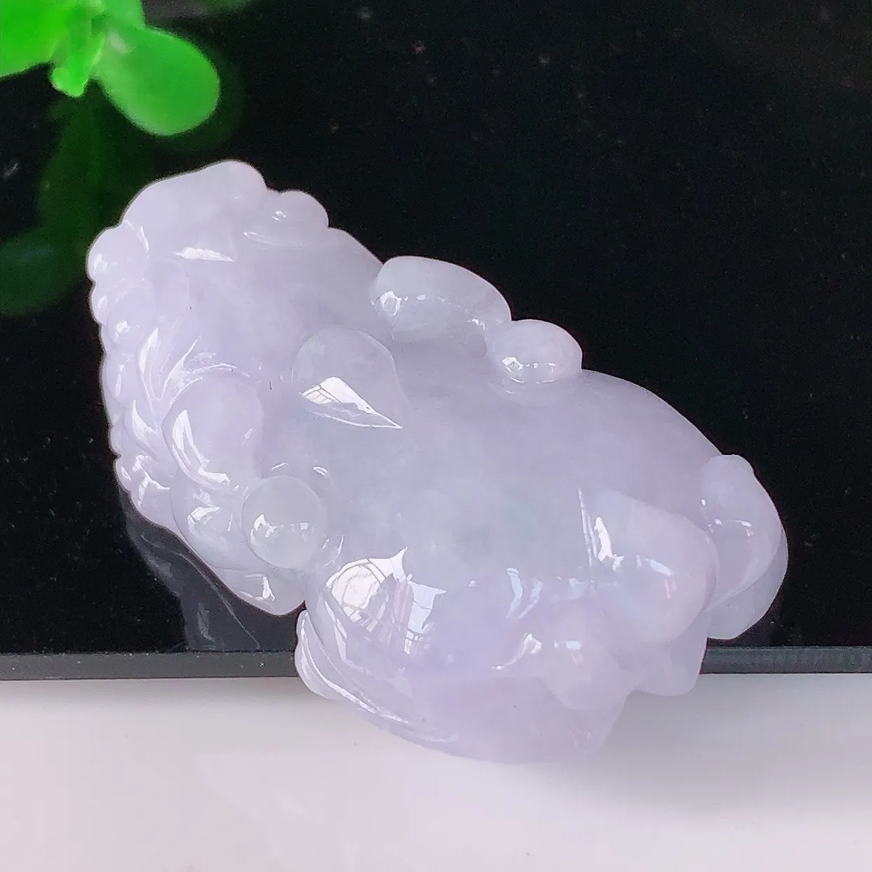 自然光实拍 冰润冰糯种紫罗兰翡翠招财貔貅吊坠，民间有“一摸貔貅运程旺盛，再摸貔貅财运滚滚，三摸貔貅平步青云 ”的美好祝愿。#57.7