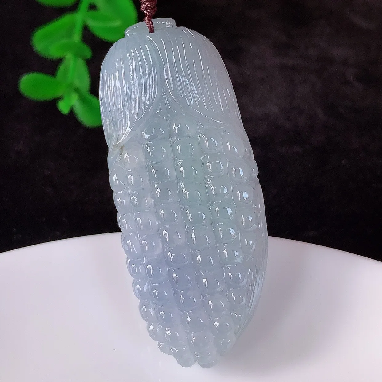自然光实拍 冰润冰糯种春彩翡翠多子多福吊坠，种老水足，翠色灵动，寓意美好，佩戴时尚出众！#41.7