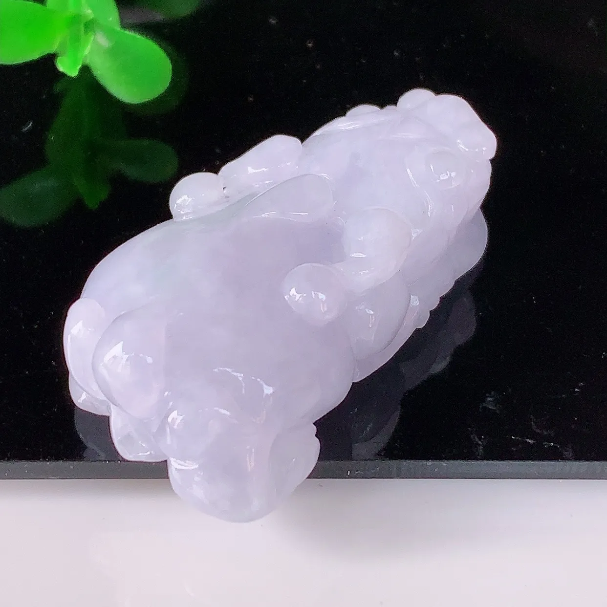 自然光实拍 冰润冰糯种紫罗兰翡翠招财貔貅吊坠，民间有“一摸貔貅运程旺盛，再摸貔貅财运滚滚，三摸貔貅平