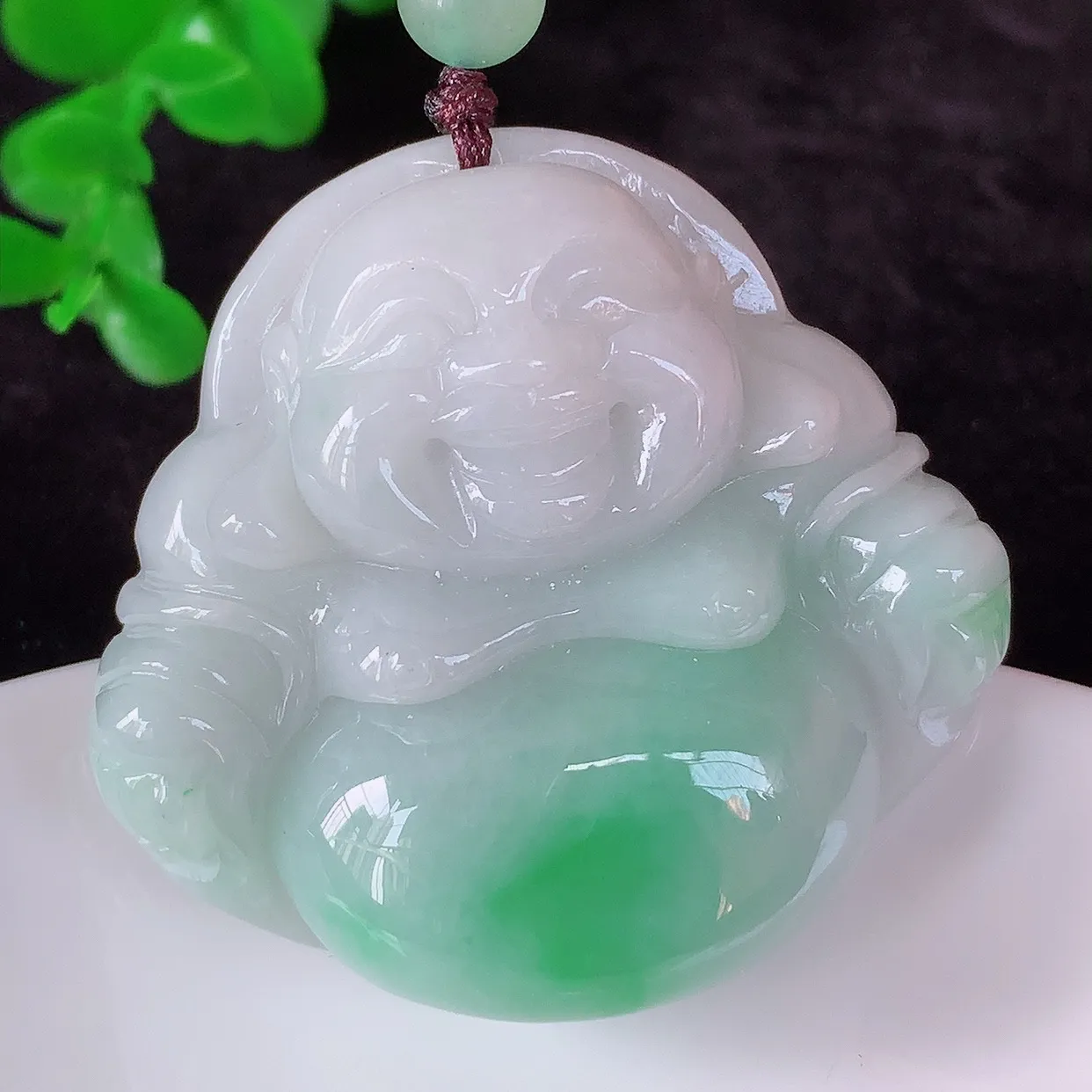 自然光实拍，大件厚装冰润冰糯种飘阳绿翡翠佛公吊坠，饱满 佛公亦保平安，寓意有福（佛公）相伴，配戴优雅迷人！#46.7