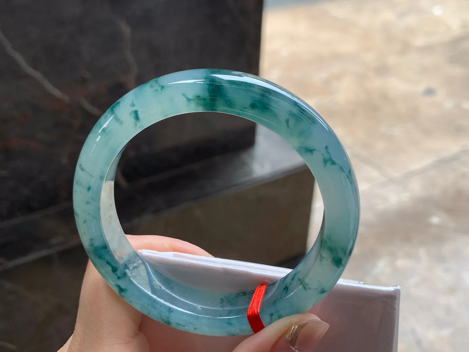 冰种飘花手镯
清爽57.4/12.8/9mm