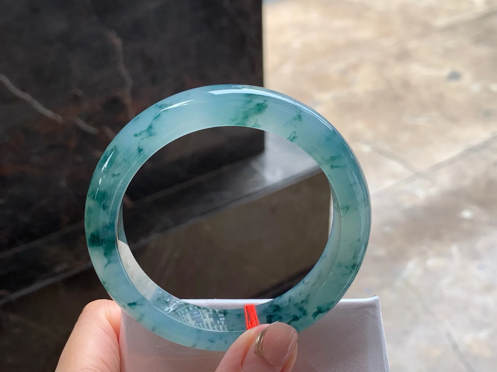 冰种飘花手镯
清爽57.4/12.8/9mm