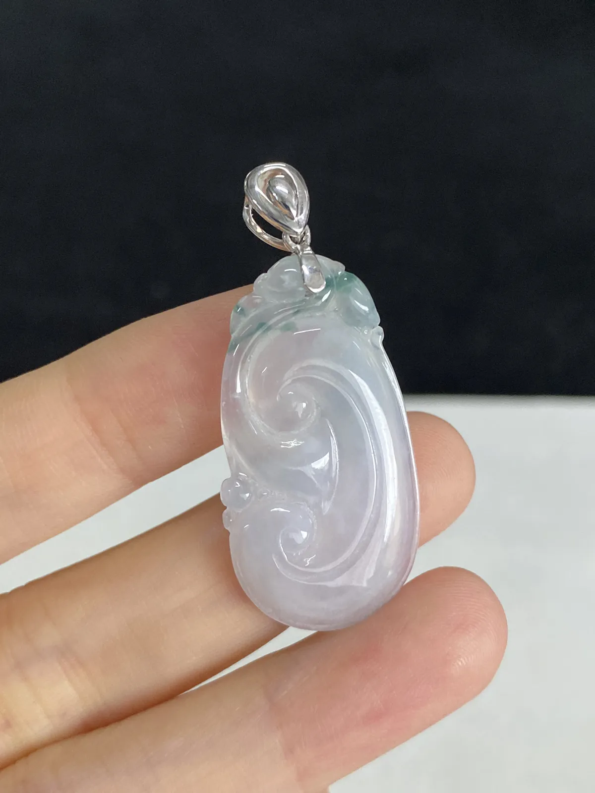 翡翠冰糯种白色如意，印记：G18K