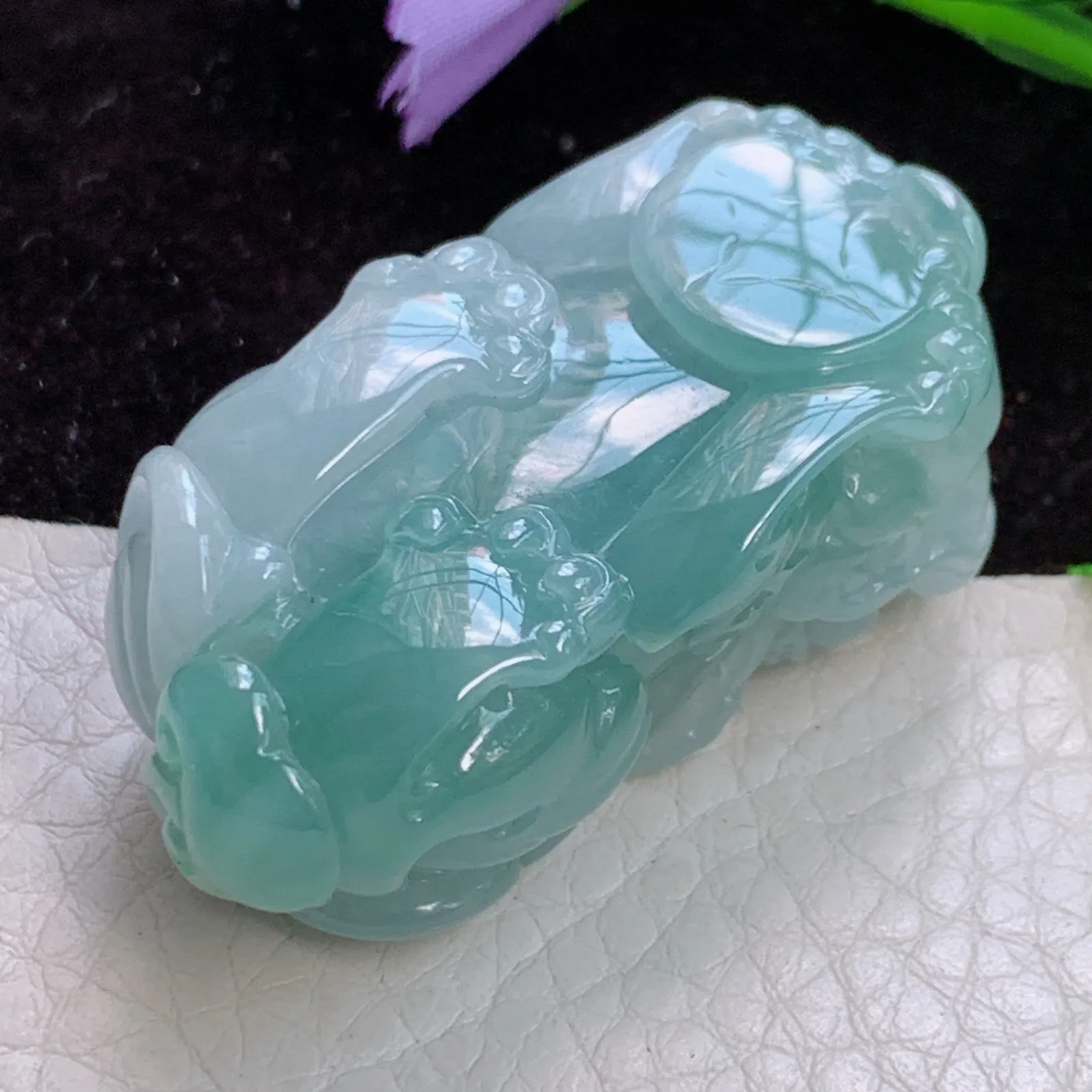 lz实拍46*23.8*21天然翡翠霸气貔貅 冰胶蓝韵皮体玉吊坠 玉挂件