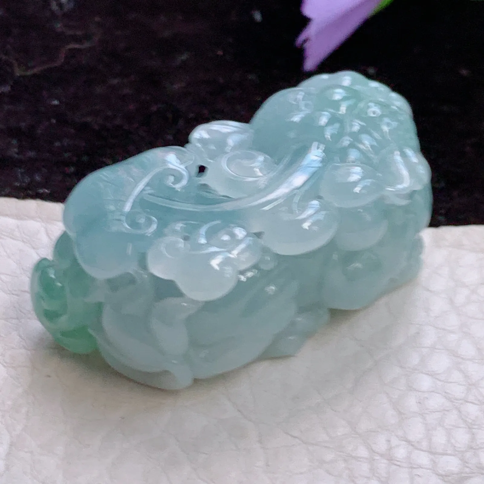 lz实拍46*23.8*21天然翡翠霸气貔貅 冰胶蓝韵皮体玉吊坠 玉挂件