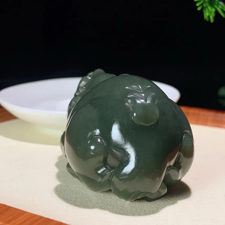 新疆且末兰貔貅招财进宝把件。尺寸75/45/41重208克，玉质细腻油润 脂粉好，品质好！lt250606
