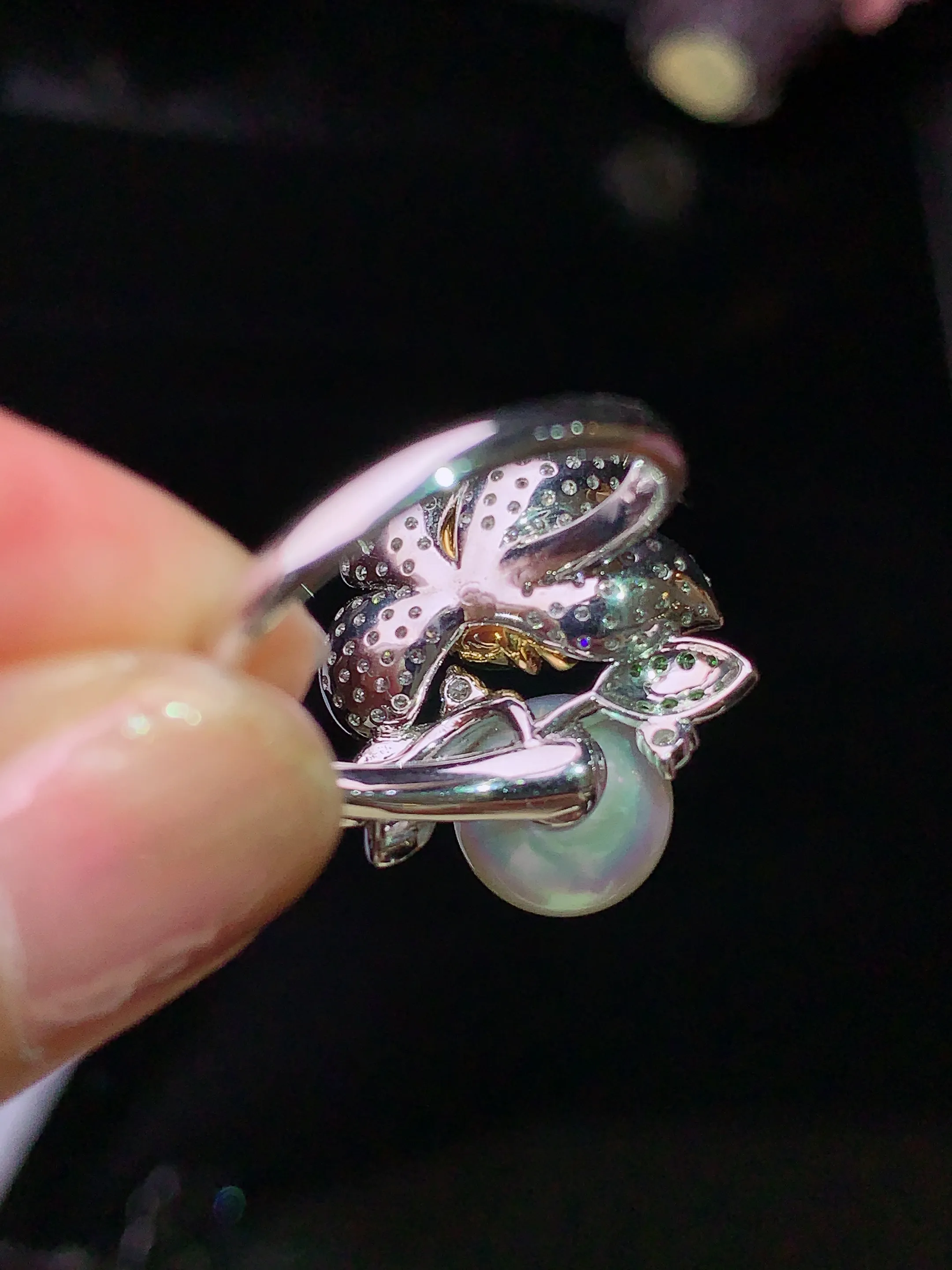 18k金钻镶嵌满绿蛋面戒指 玉质细腻 色泽艳丽 圈口14 整体尺寸5.3*4.2*2.5