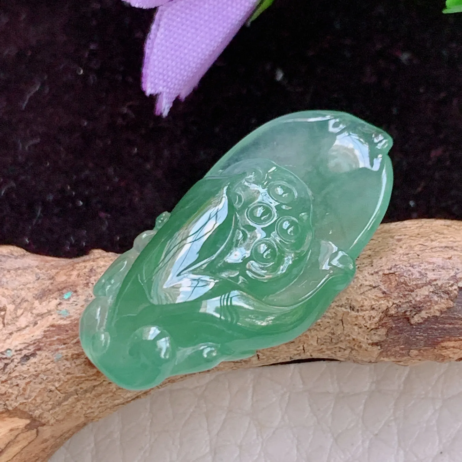 lz实拍30*16*8.2天然翡翠冰晴莲花 冰种一品清廉玉吊坠 玉挂件