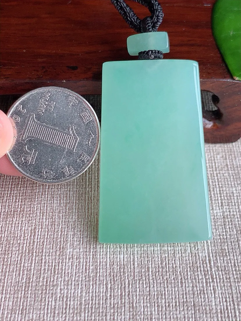 a货翡翠老坑冰种晴绿无事牌吊坠 尺寸46×28×5.6mm 重量26.13g 0610