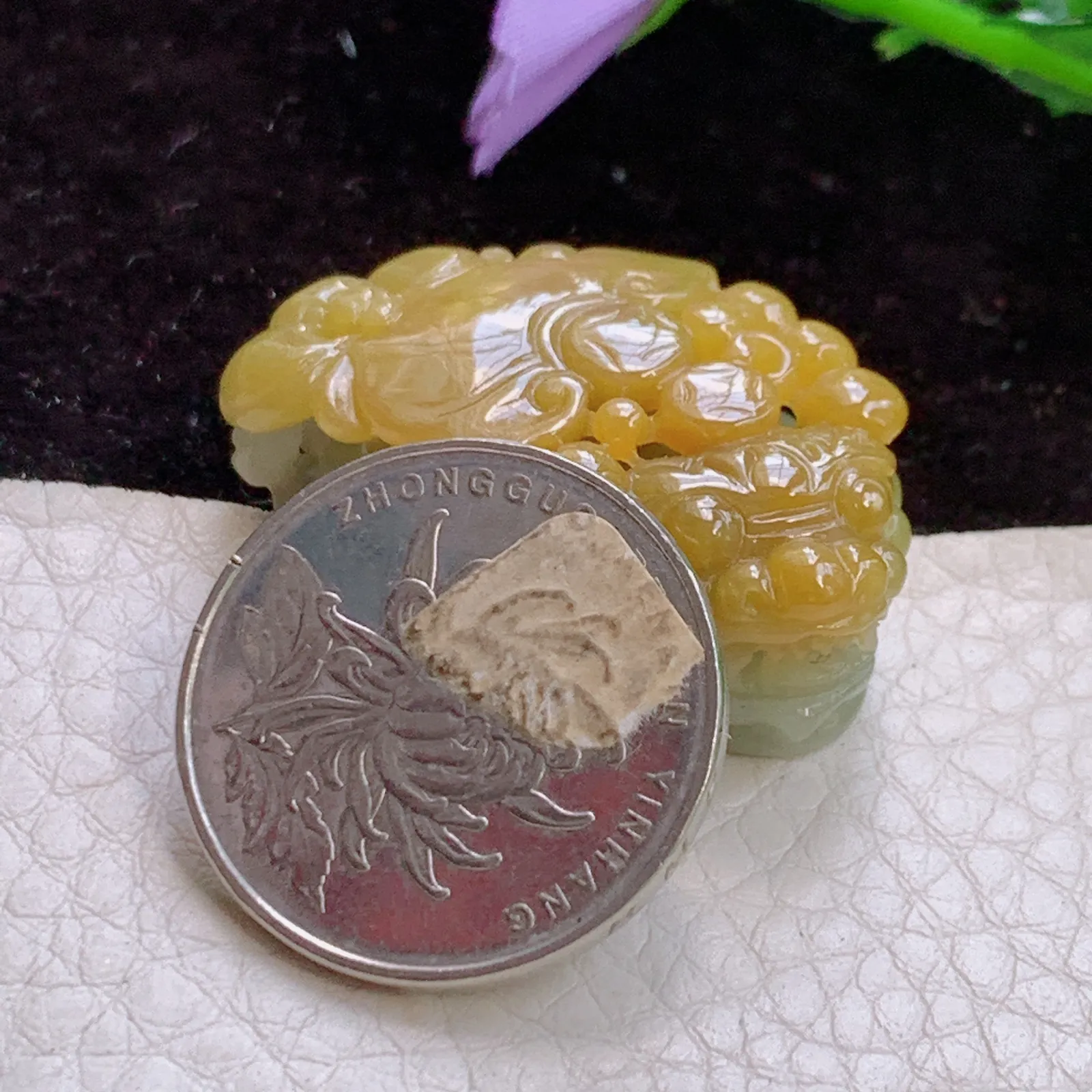lz实拍37.5*20*14.2天然翡翠黄翡貔貅 胶感招财皮体玉吊坠 玉
