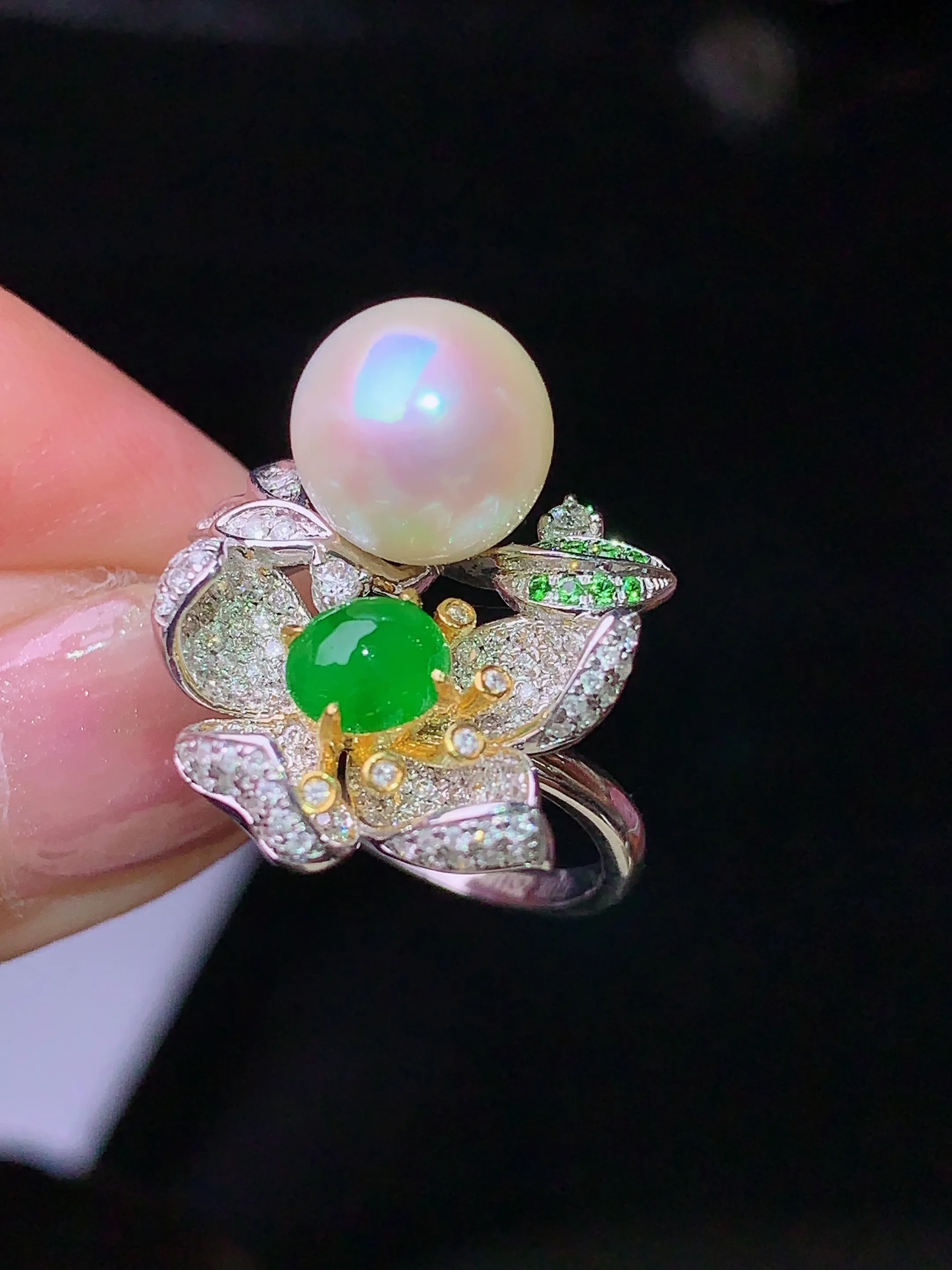 18k金钻镶嵌满绿蛋面戒指 玉质细腻 色泽艳丽 圈口14 整体尺寸5.3*4.2*2.5