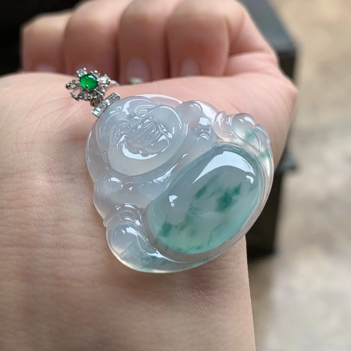 冰种飘花坐佛
大气 金扣