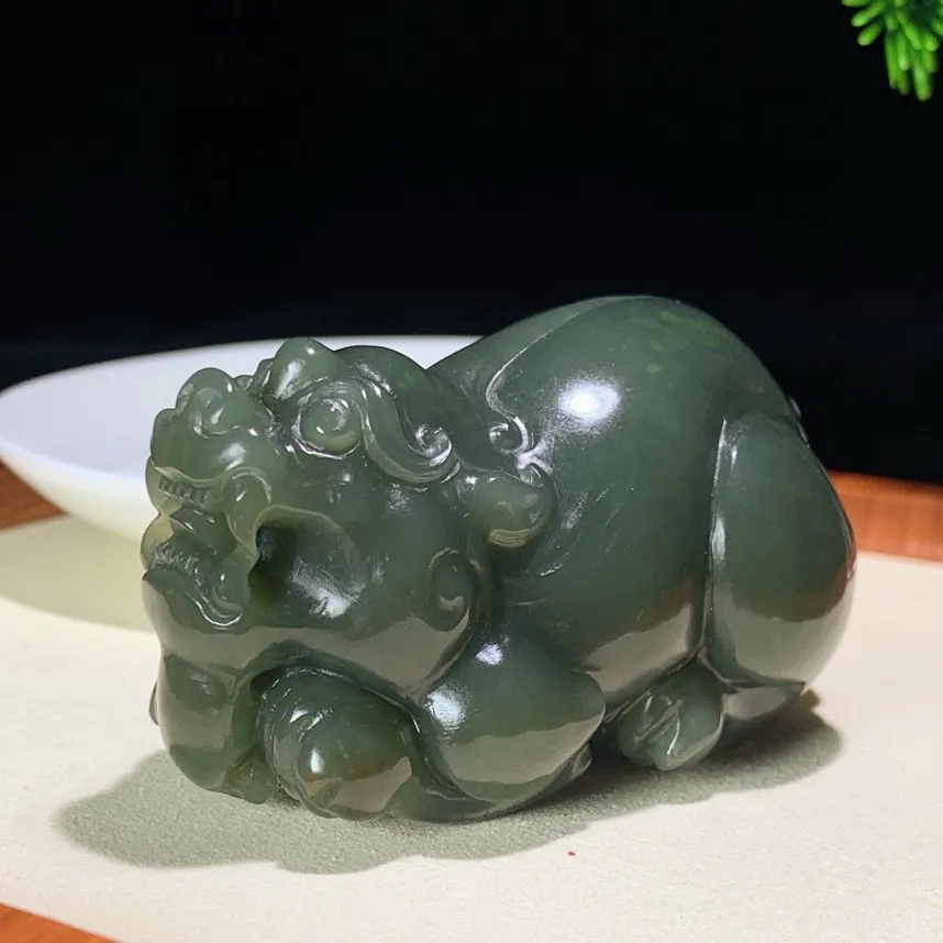 新疆且末兰貔貅招财进宝把件。尺寸75/45/41重208克，玉质细腻油润 脂粉好，品质好！lt250606