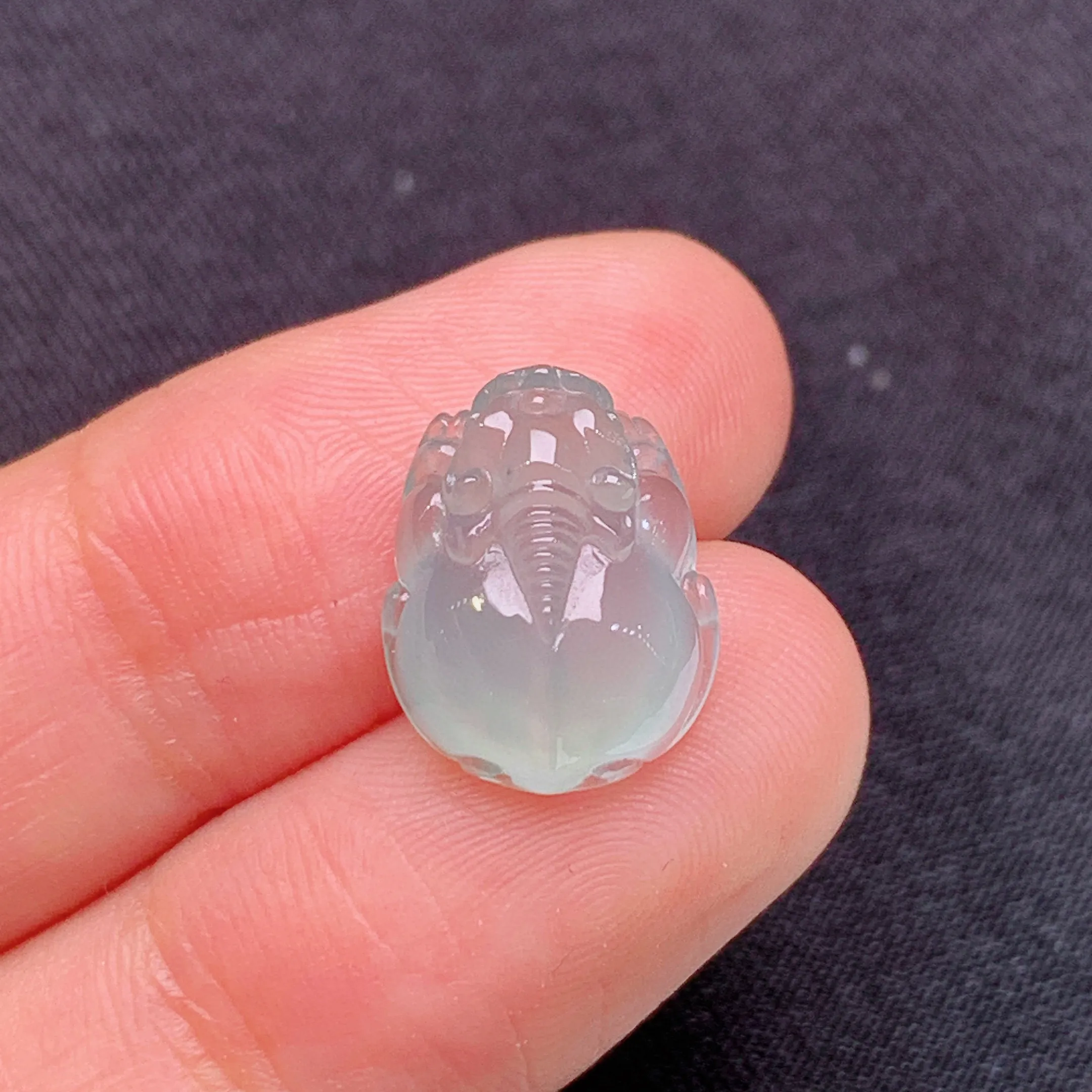 冰晴底貔貅，镶嵌佳品，冰润细腻，种水足，整体尺寸12.8*10.2*5.5