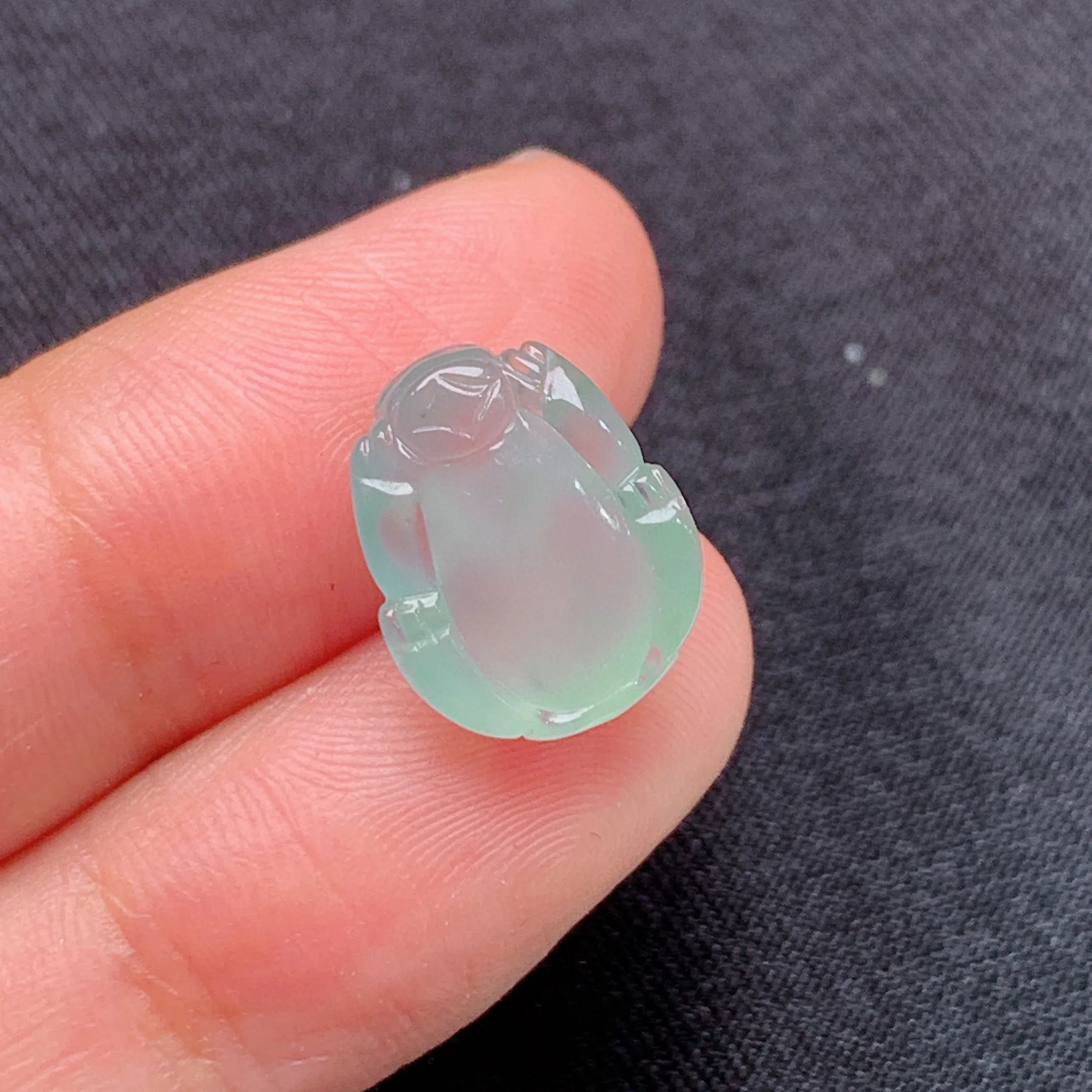 冰晴底貔貅，镶嵌佳品，冰润细腻，种水足，整体尺寸12.8*10.2*5.5
