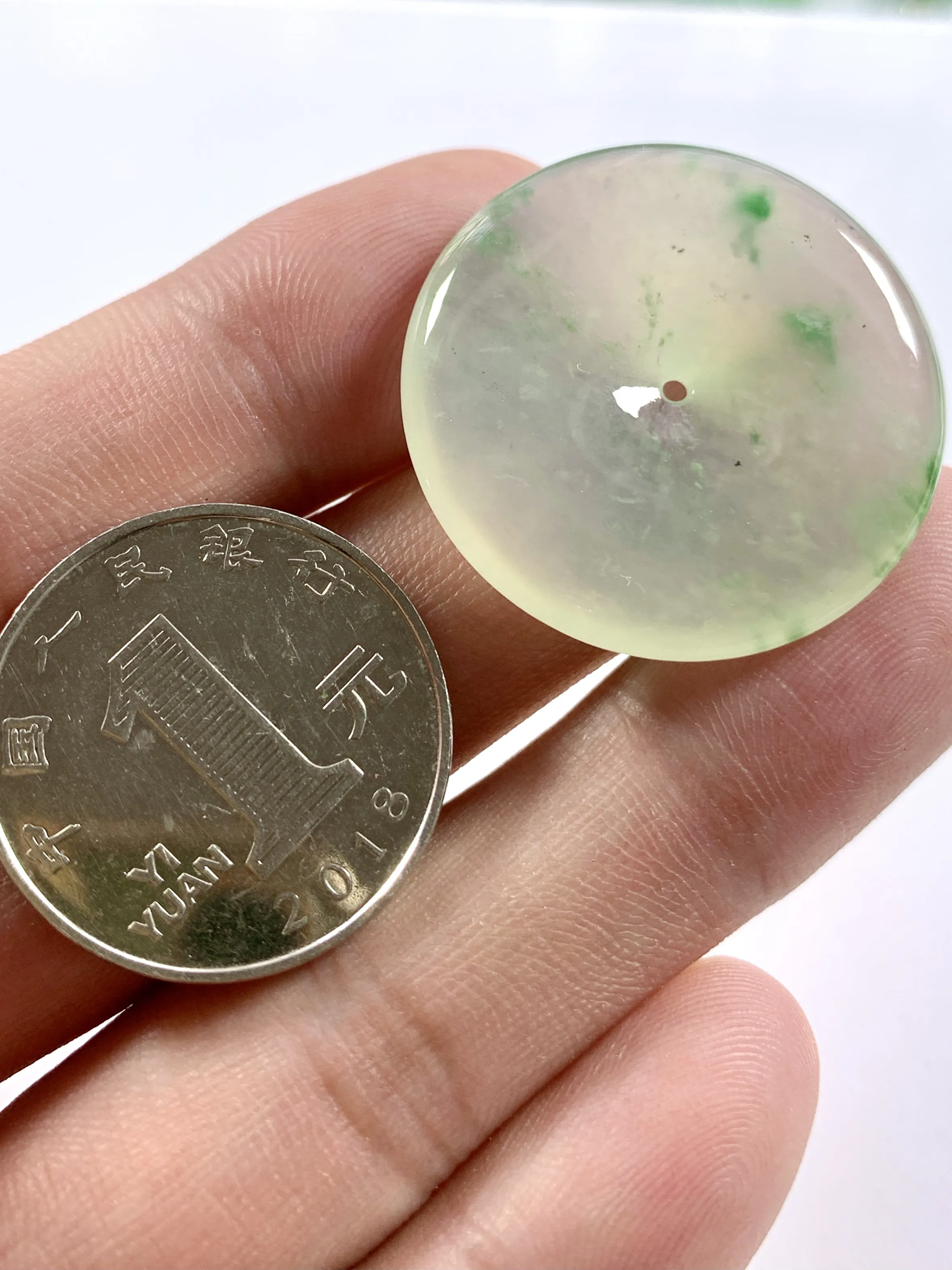 缅甸天然翡翠A货，冰种起胶飘绿平安扣吊坠挂件，尺寸：30.9/5.5mm