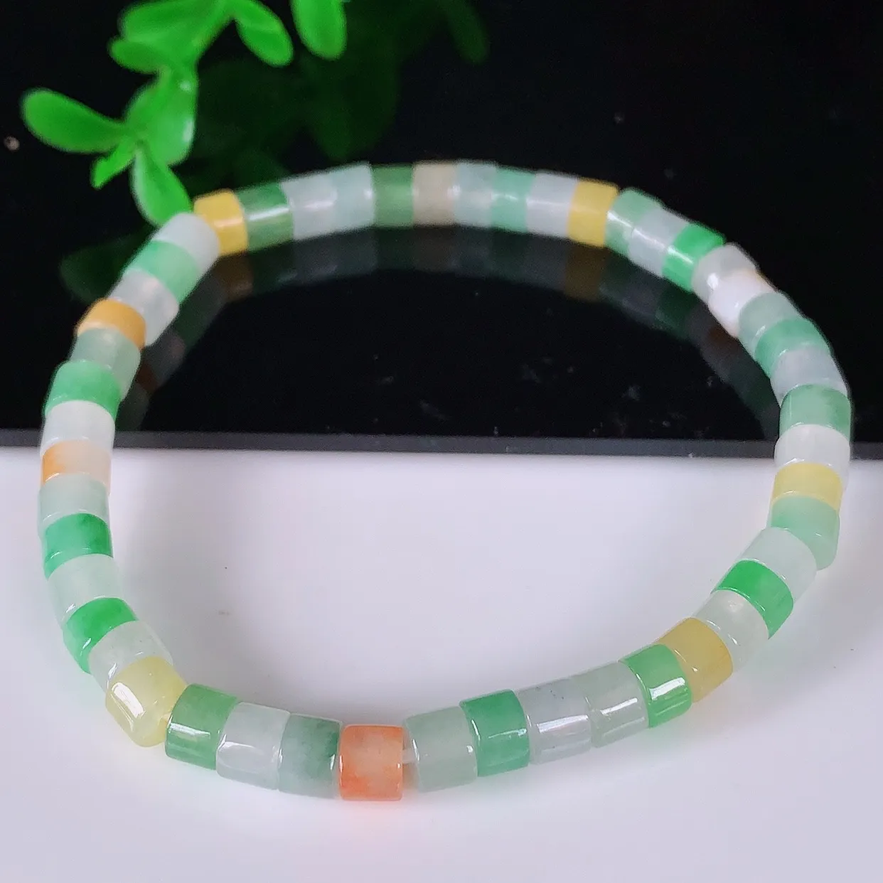 自然光实拍，冰润冰种多彩路路通翡翠手串手链，种老水足，冰清玉润  颜色漂亮  #46.10取一尺寸3*4.8mm