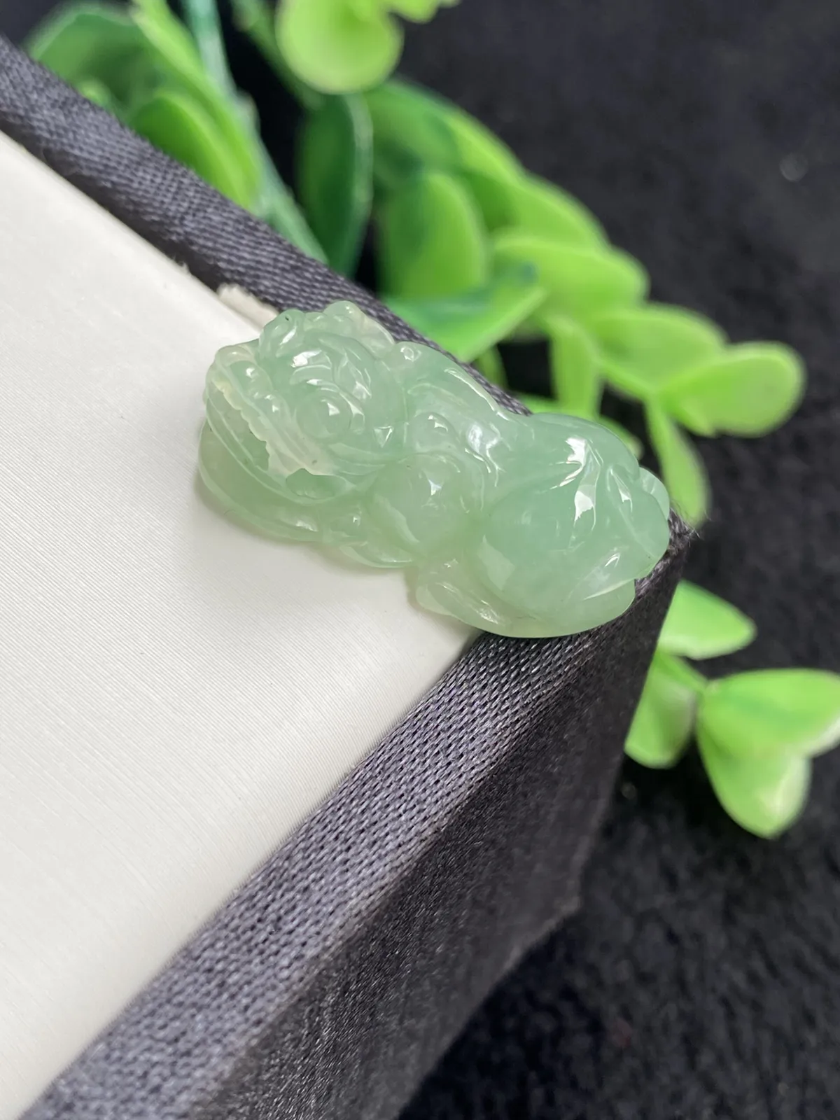推荐【冰绿貔貅】无纹裂，水润冰透，甜绿飘绿花，细腻，品相佳，大口吃四方，招财圣品～25*12.3*9.2