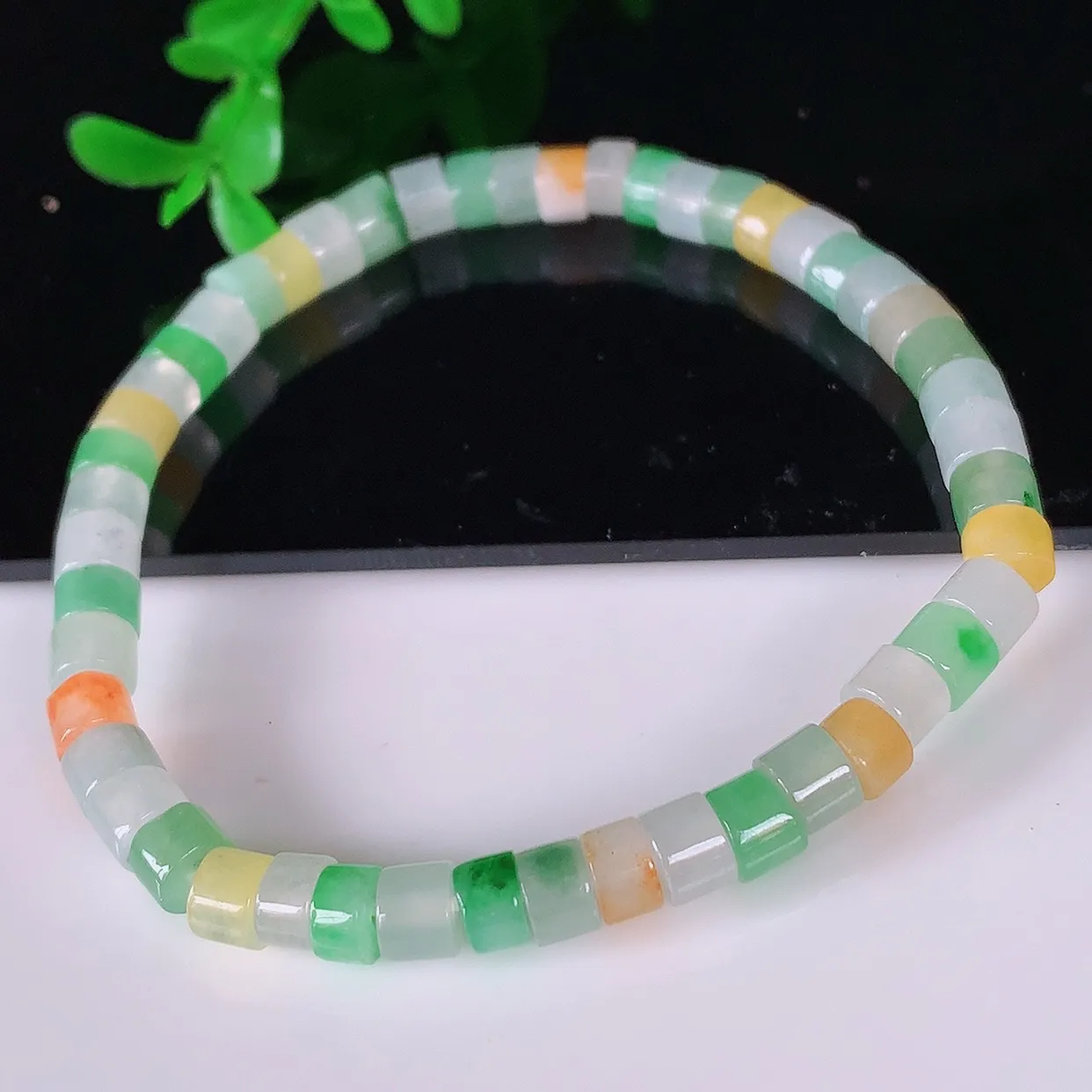 自然光实拍，冰润冰种多彩路路通翡翠手串手链，种老水足，冰清玉润  颜色漂亮  #46.10取一尺寸3*4.8mm