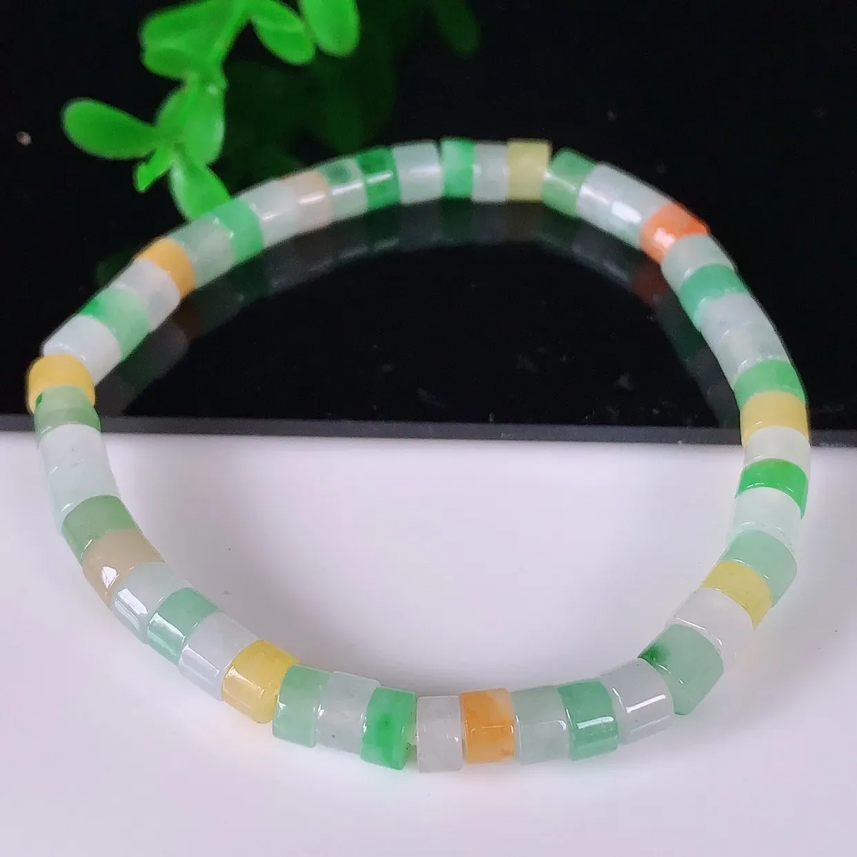 自然光实拍，冰润冰种多彩路路通翡翠手串手链，种老水足，冰清玉润  颜色漂亮  #46.10取一尺寸3*4.8mm