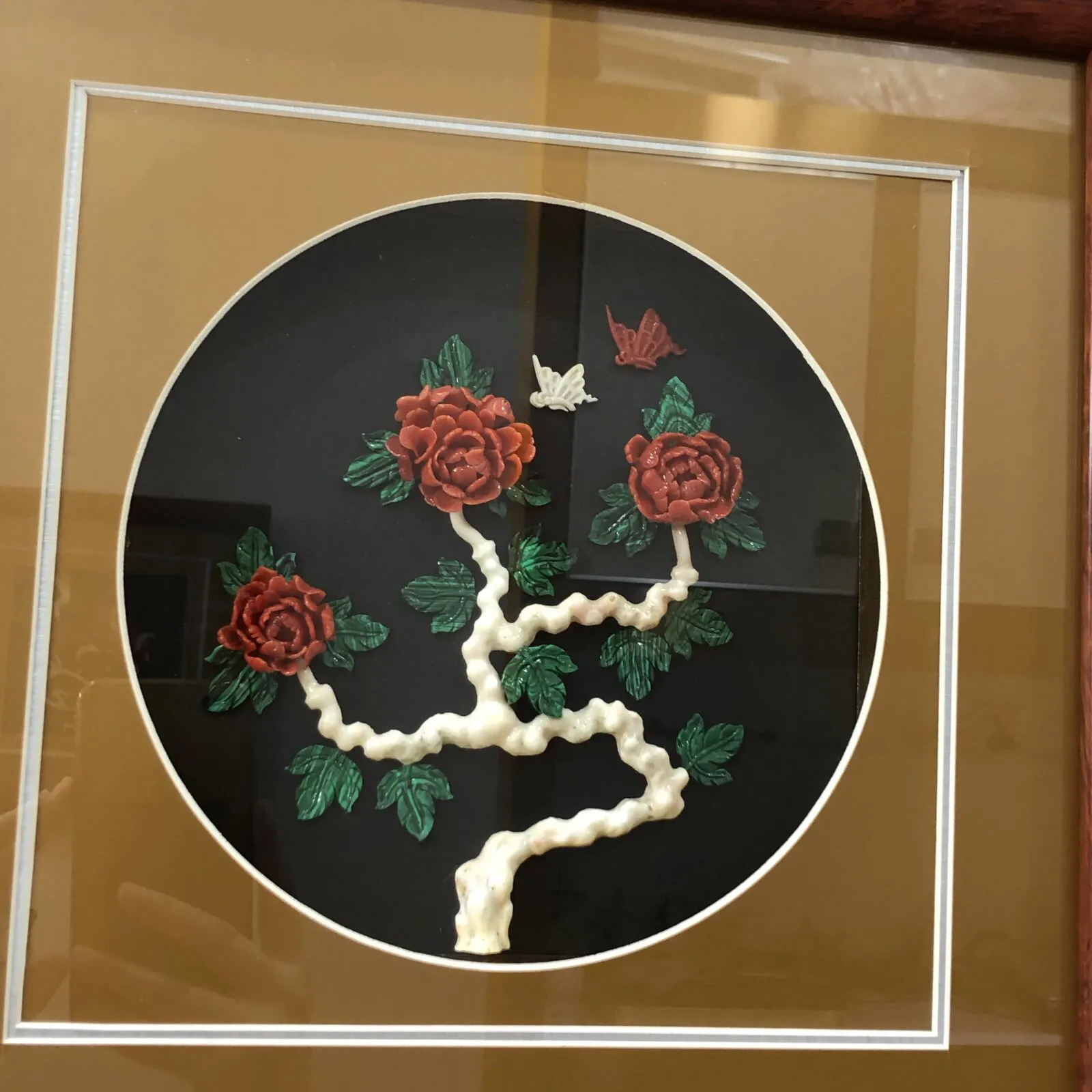 【天然红珊瑚立体画】天然珊瑚枝精雕珊瑚花的结合，意境美，突出立体感，色泽搭配自然，立体花和蝴蝶形象