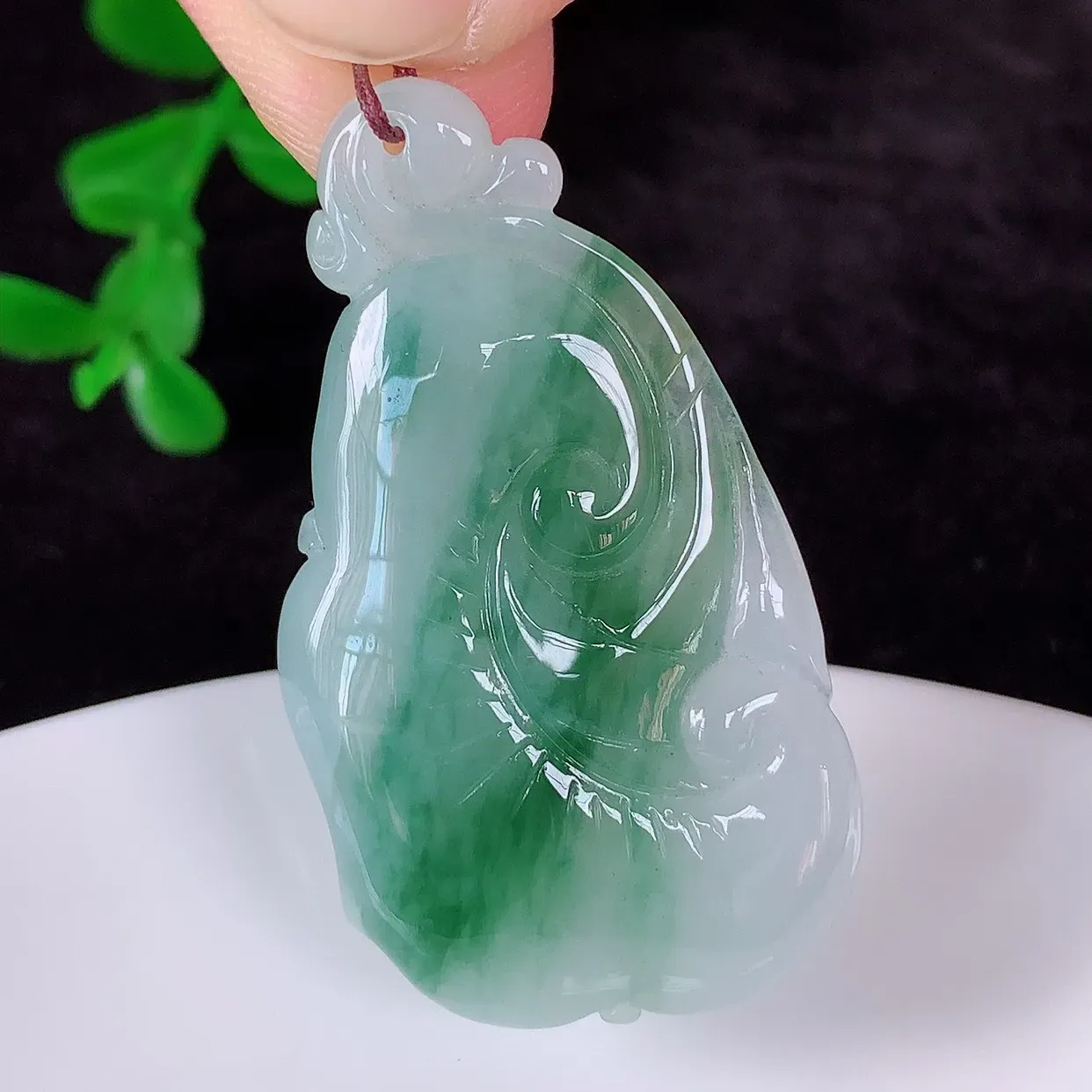 自然光实拍，冰飘花翡翠如意吊坠，翡翠如意，上身效果非常美，饱满大气，工艺美，万事如意，如意一生 #87.10