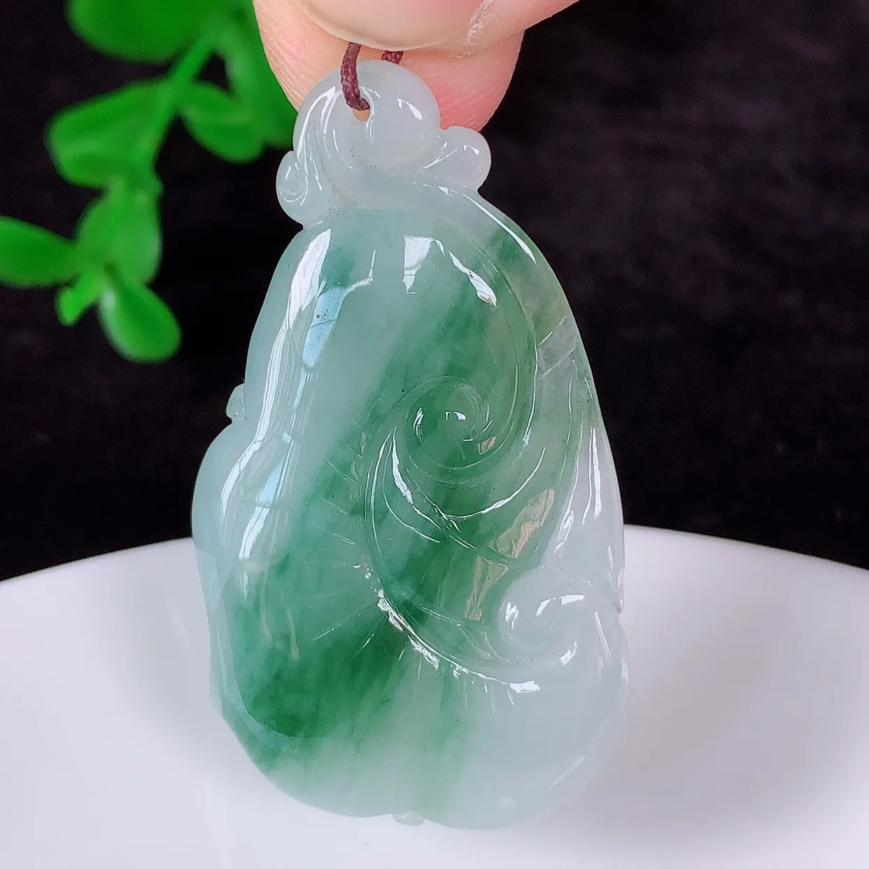 自然光实拍，冰飘花翡翠如意吊坠，翡翠如意，上身效果非常美，饱满大气，工艺美，万事如意，如意一生 #87.10