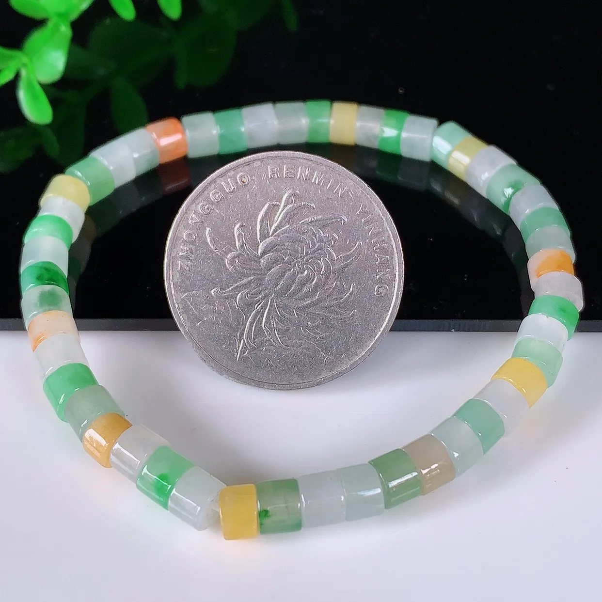 自然光实拍，冰润冰种多彩路路通翡翠手串手链，种老水足，冰清玉润  颜色漂亮  #46.10取一尺寸3*4.8mm