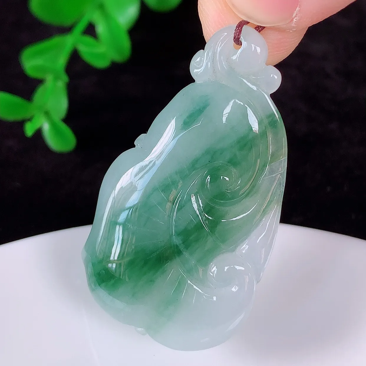 自然光实拍，冰飘花翡翠如意吊坠，翡翠如意，上身效果非常美，饱满大气，工艺美，万事如意，如意一生 #87.10