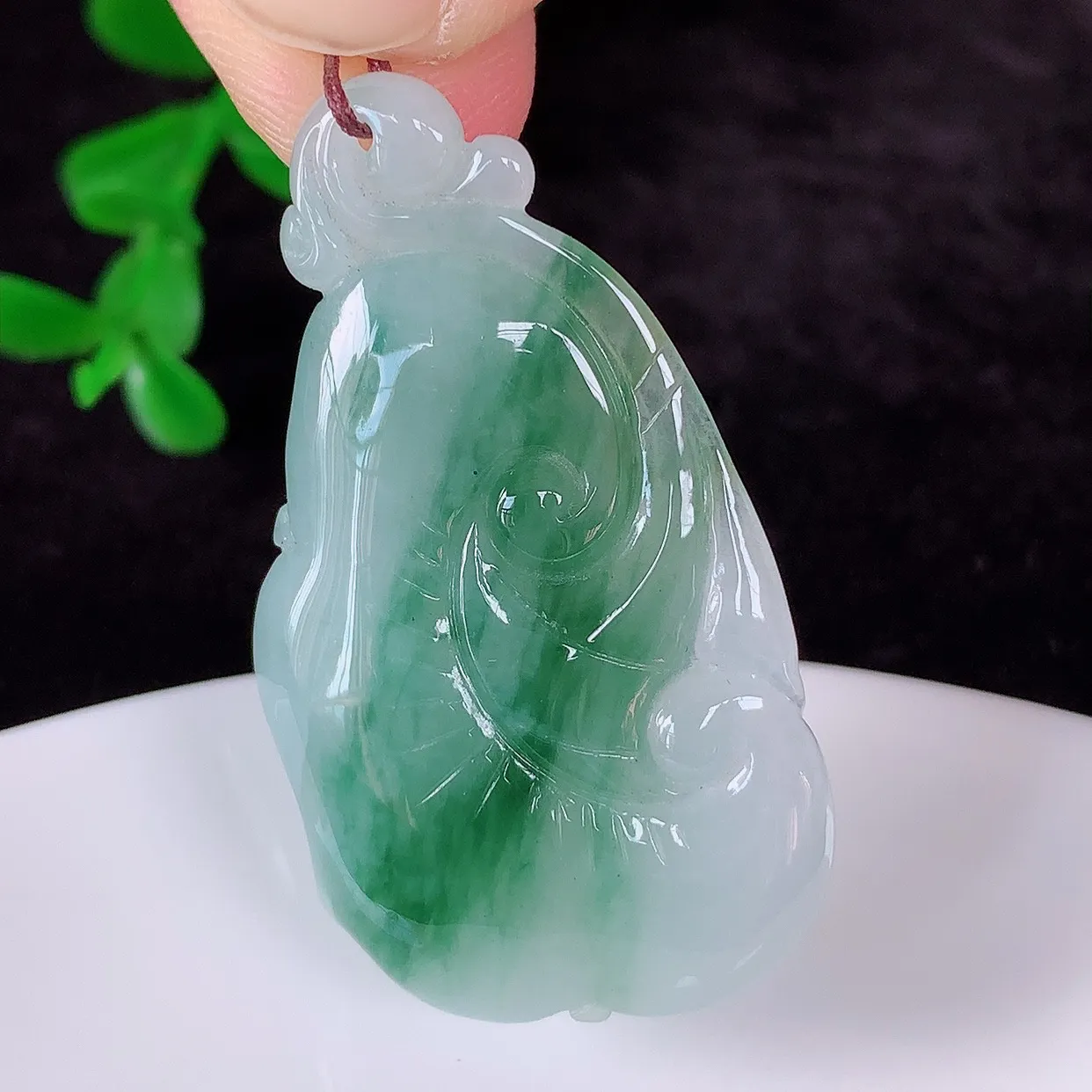自然光实拍，冰飘花翡翠如意吊坠，翡翠如意，上身效果非常美，饱满大气，工艺美，万事如意，如意一生 #87.10