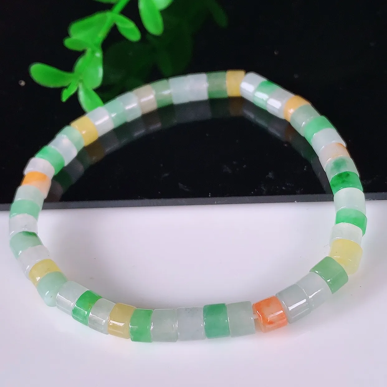 自然光实拍，冰润冰种多彩路路通翡翠手串手链，种老水足，冰清玉润  颜色漂亮  #46.10取一尺寸3*4.8mm